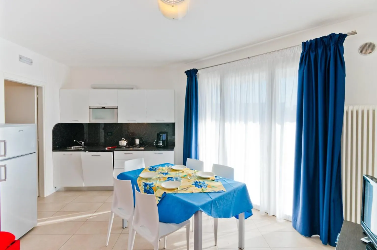 Kitchen or kitchenette in Villa Marina Apartments - Agenzia Cocal