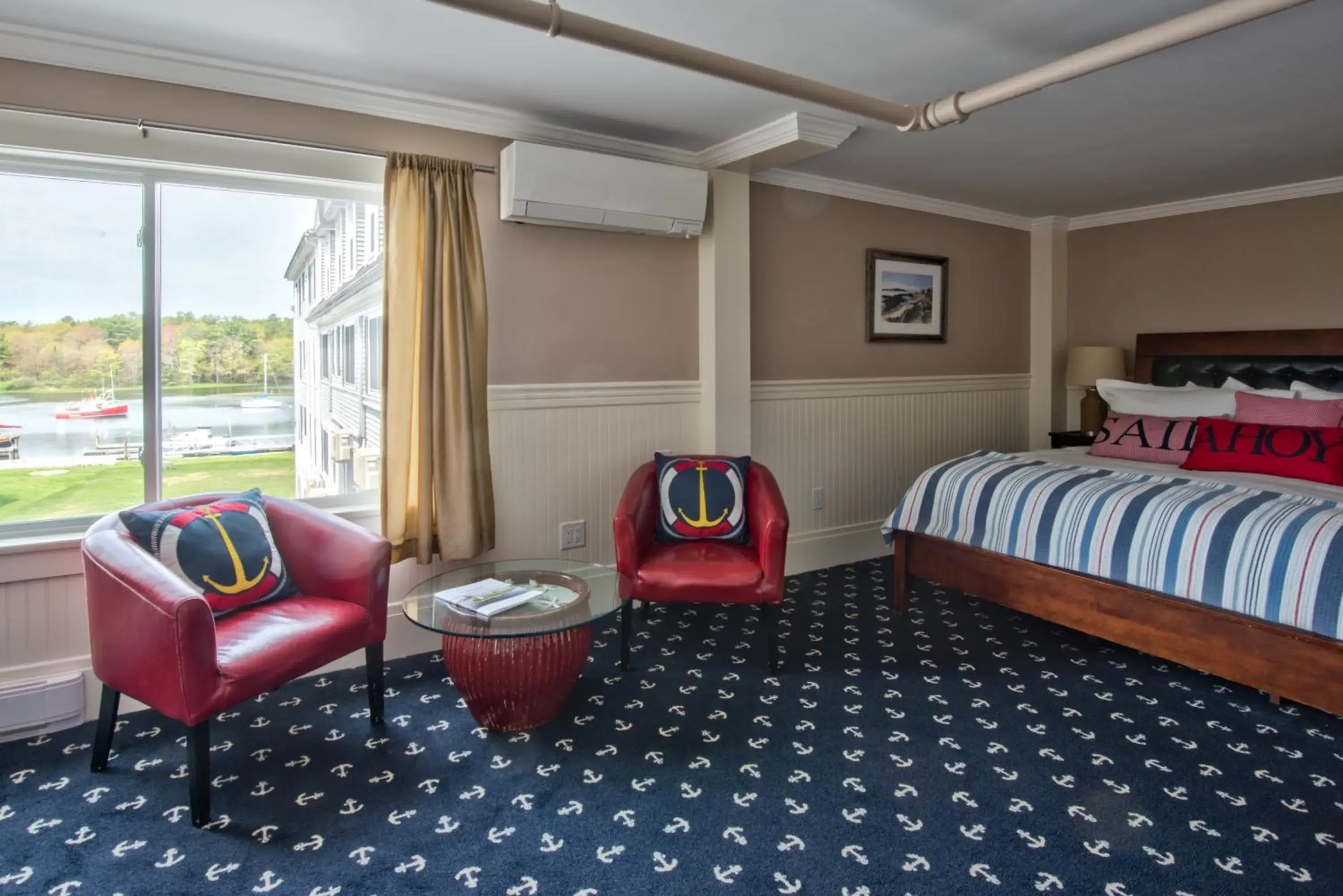 Living room, Bed in The Nonantum Resort Living room, Bed in The Nonantum Resort