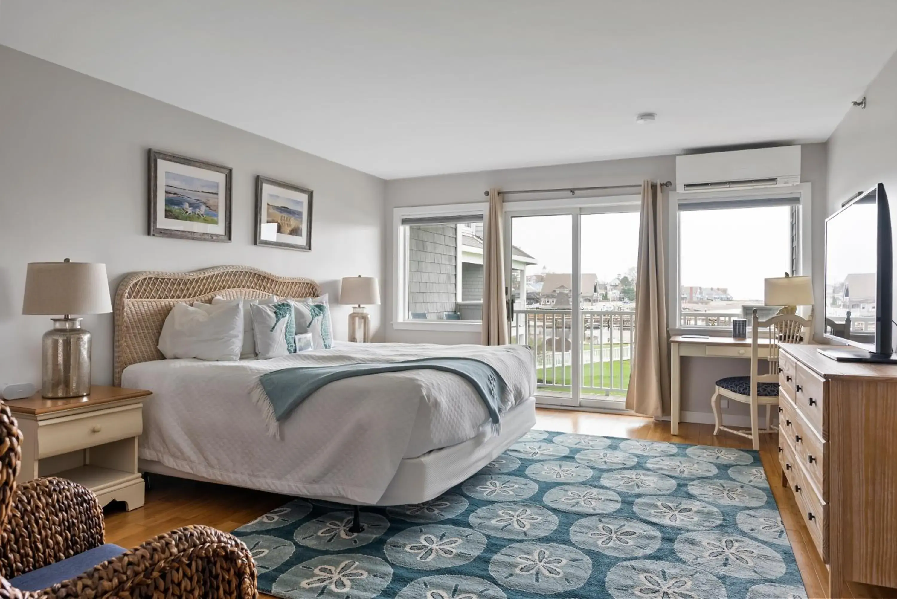 Bed in The Nonantum Resort Bed in The Nonantum Resort