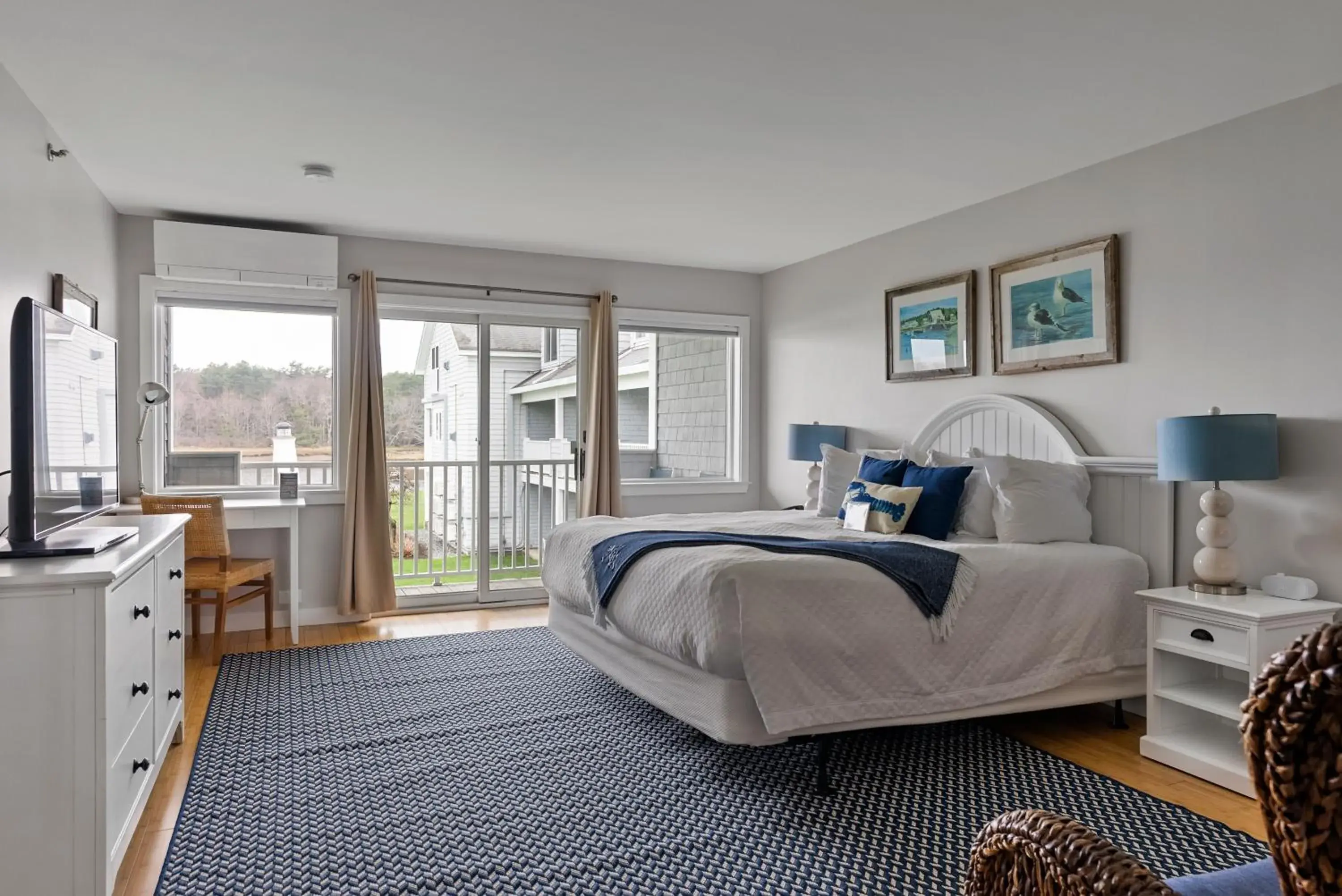 Bed in The Nonantum Resort Bed in The Nonantum Resort