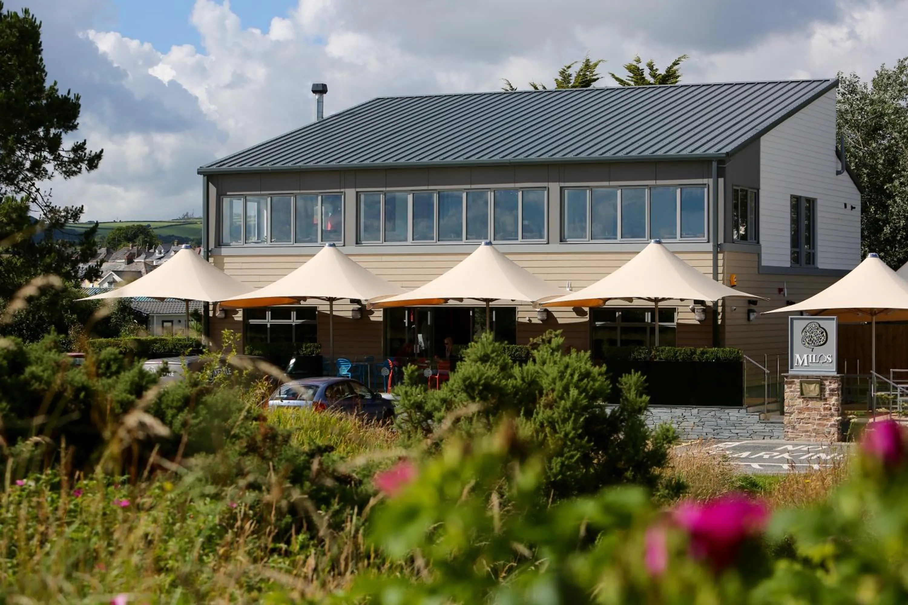Property building in Par Sands Coastal Holiday park