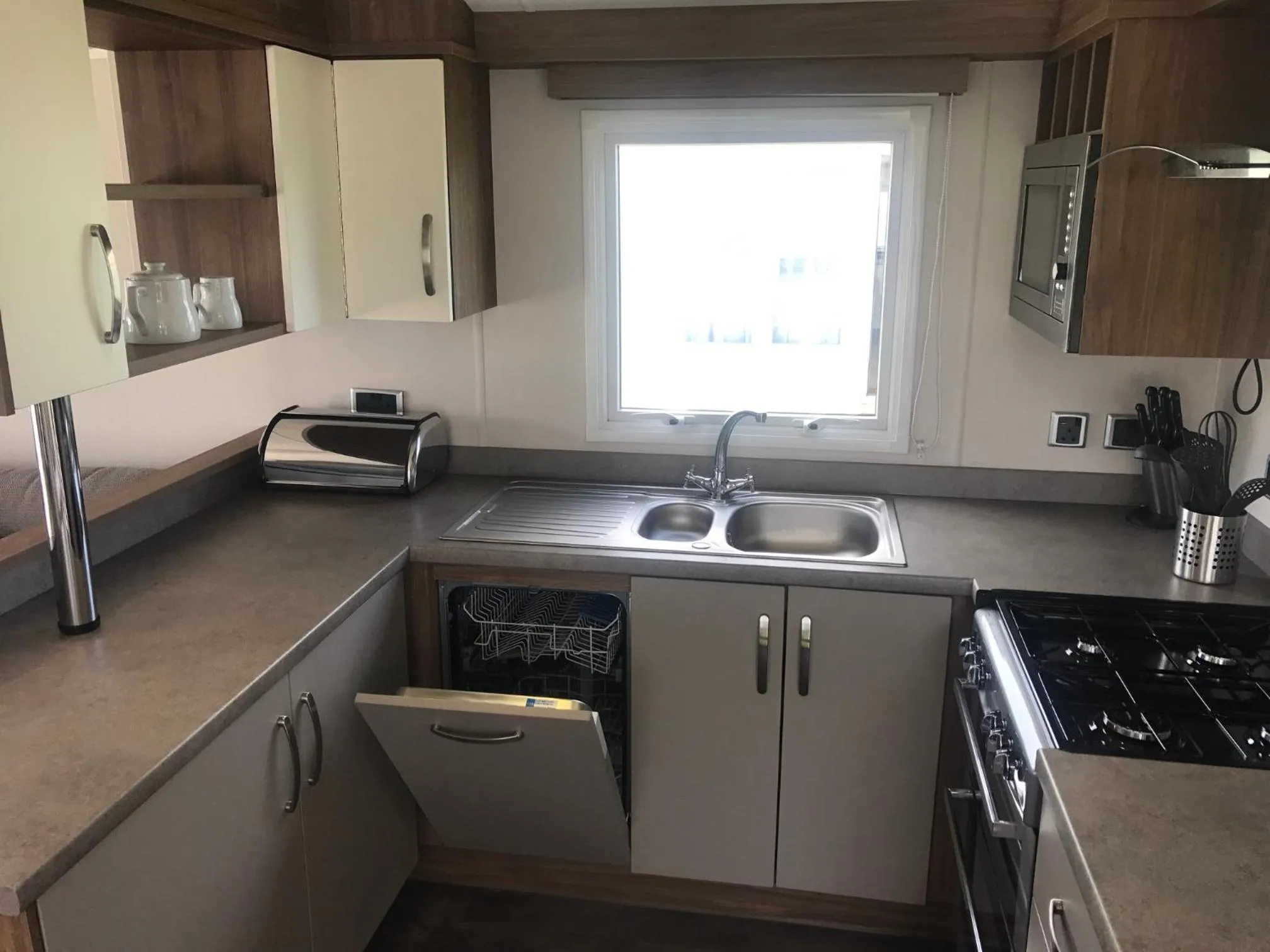 Kitchen or kitchenette in Par Sands Coastal Holiday park