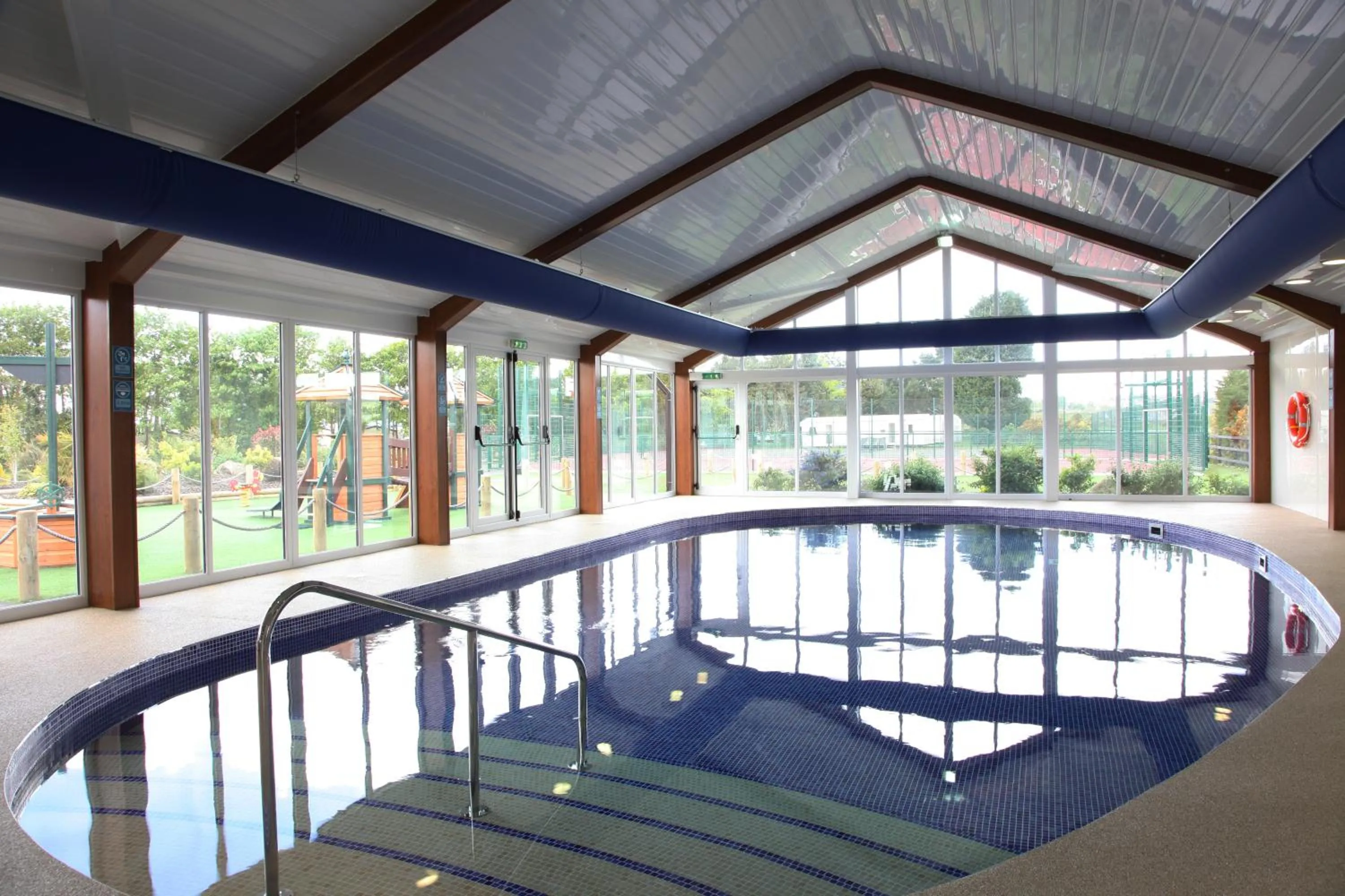 Swimming pool in Par Sands Coastal Holiday park