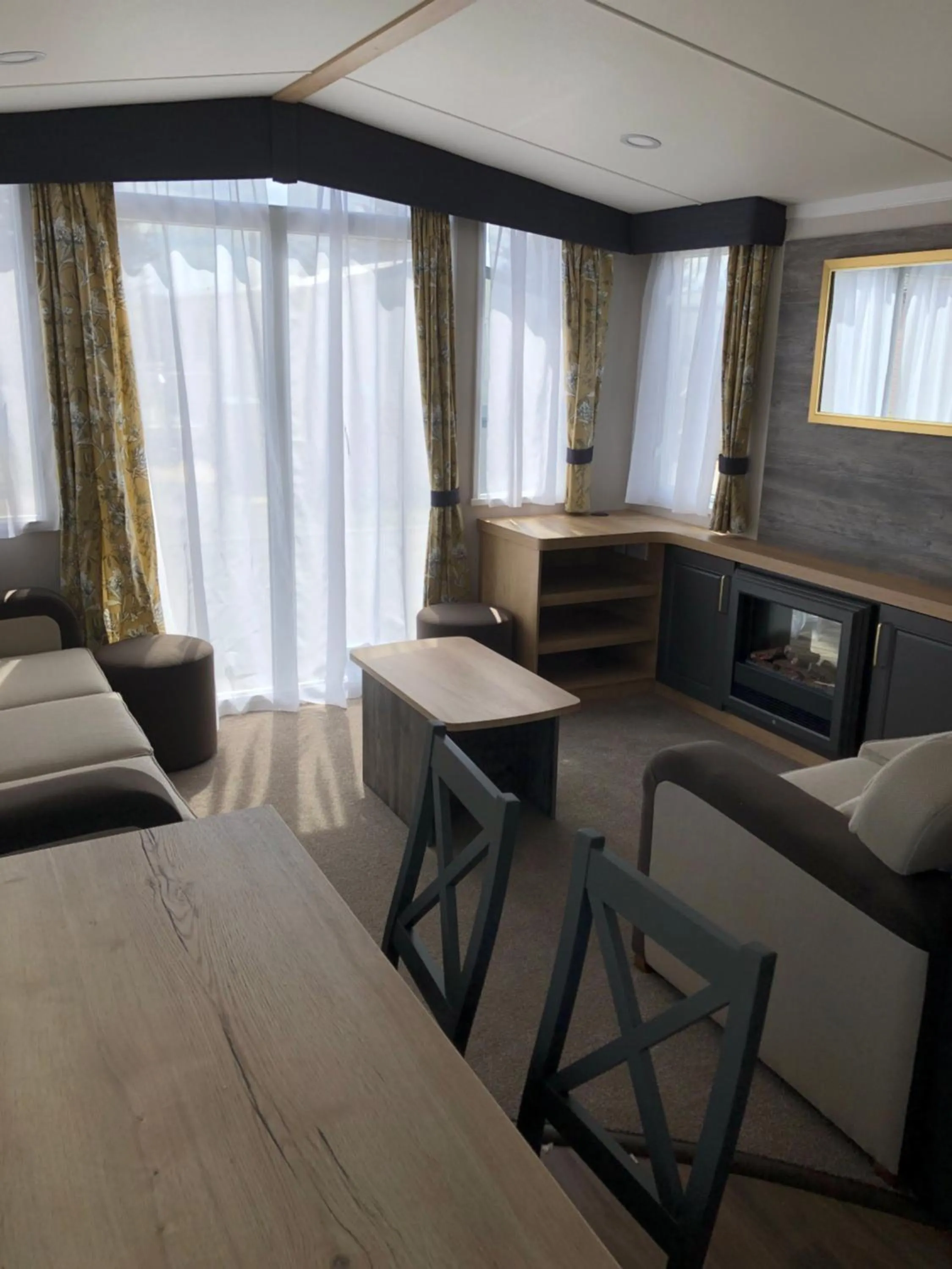 Living room, Bed in Par Sands Coastal Holiday park