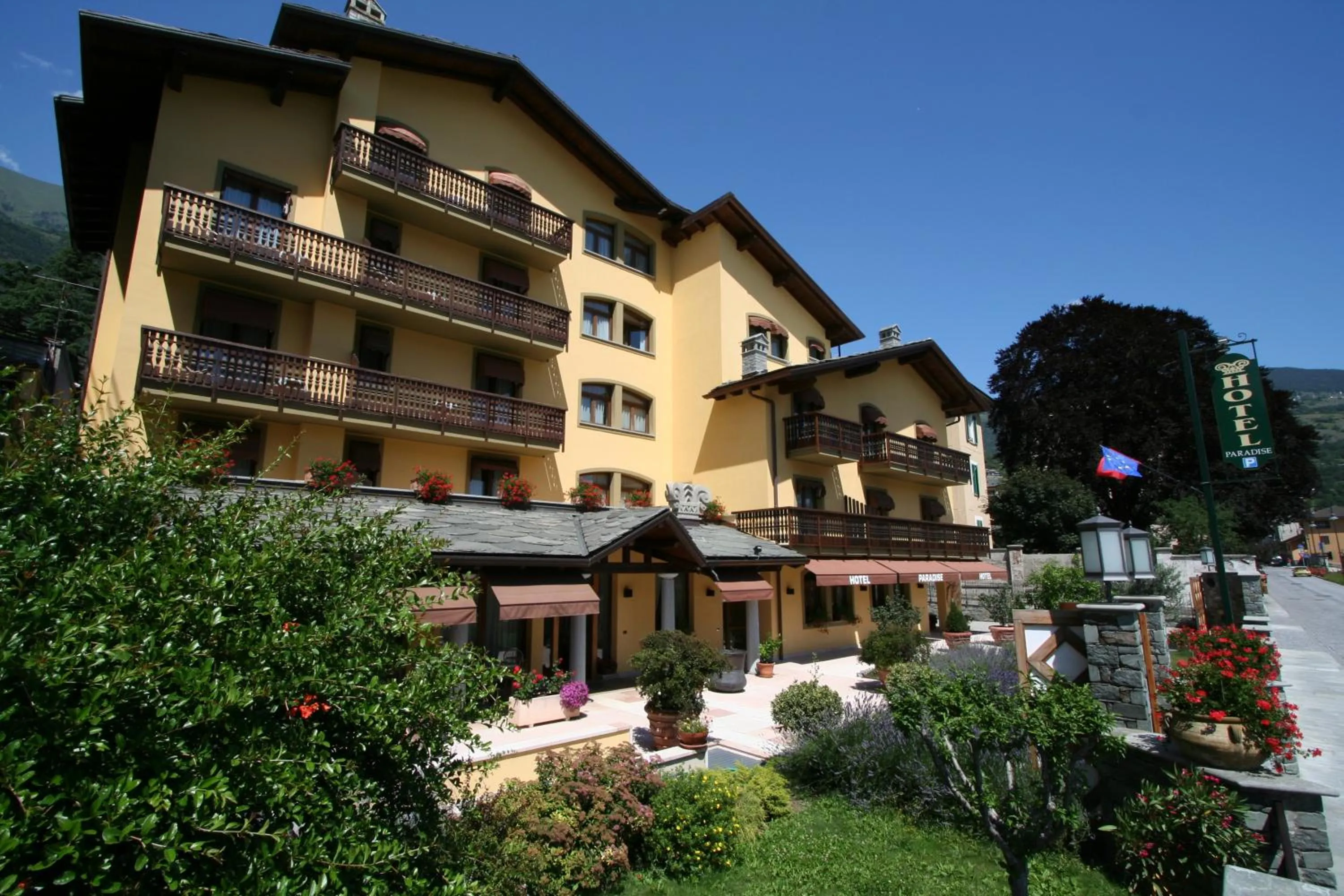 Property building in Paradise Hotel & Wellness