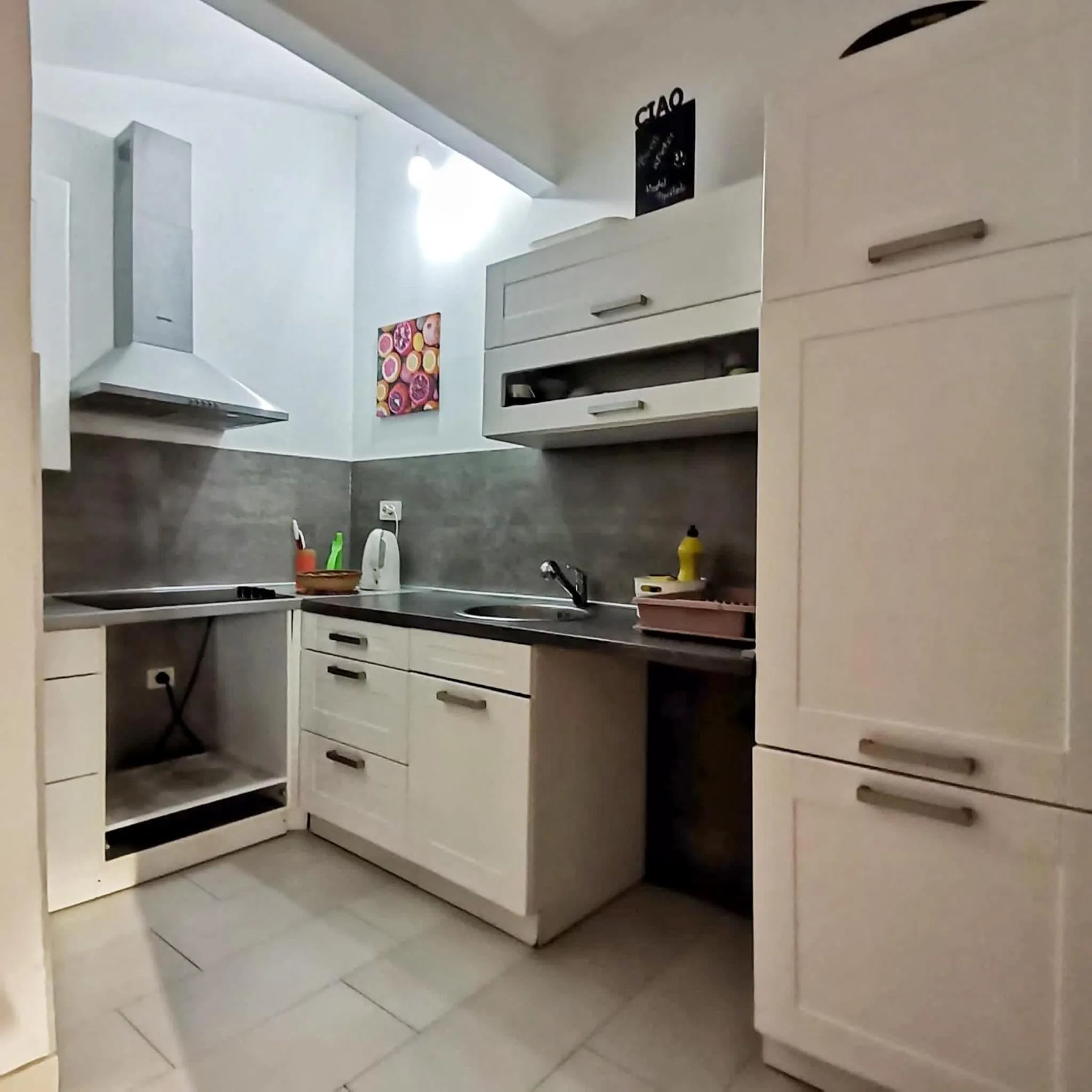 Communal kitchen in Hostel Pipištrelo