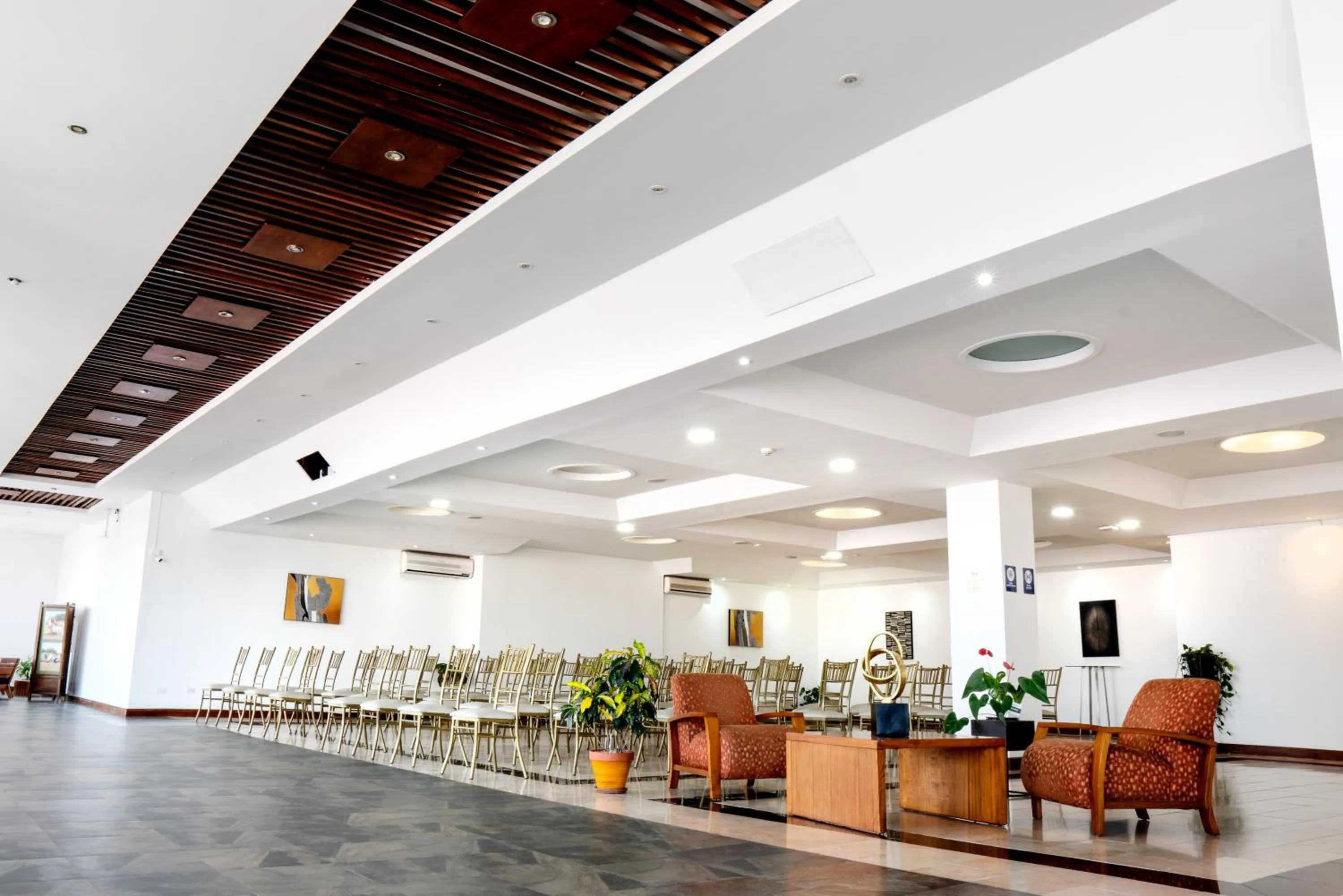 Seating area in Sonesta Hotel Loja
