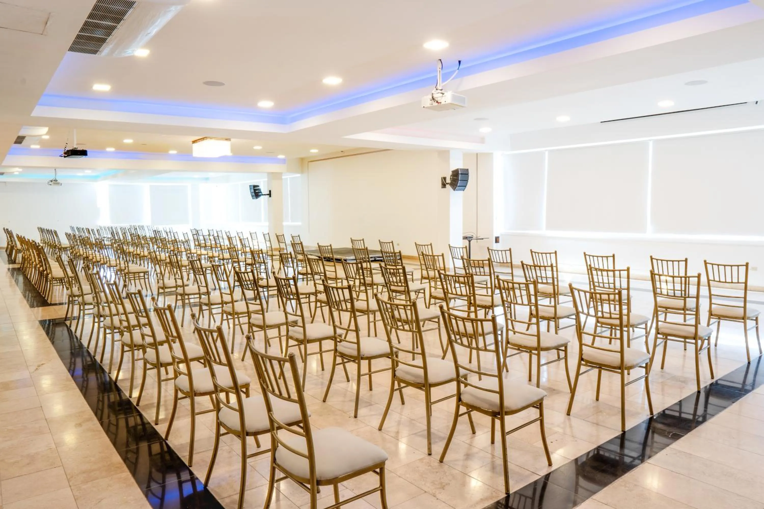 Seating area in Sonesta Hotel Loja