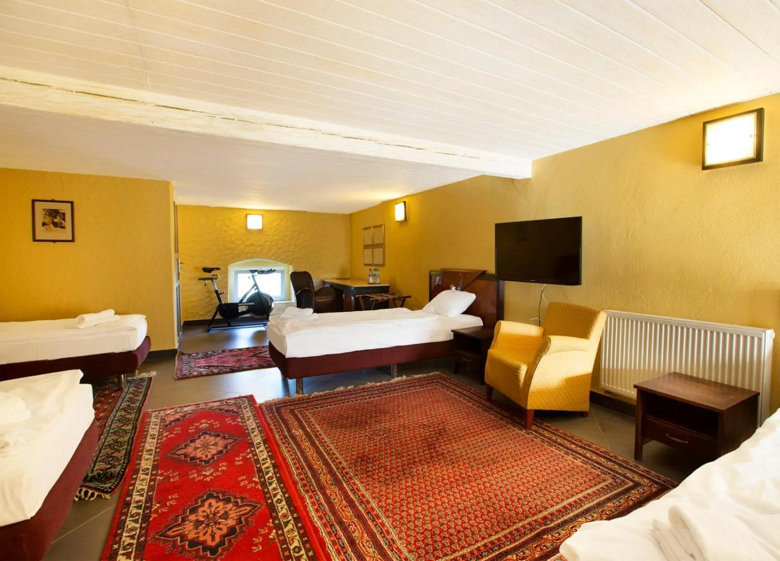 Photo of the whole room, Bed in Pałac Wiechlice - Hotel, Restaurant, SPA