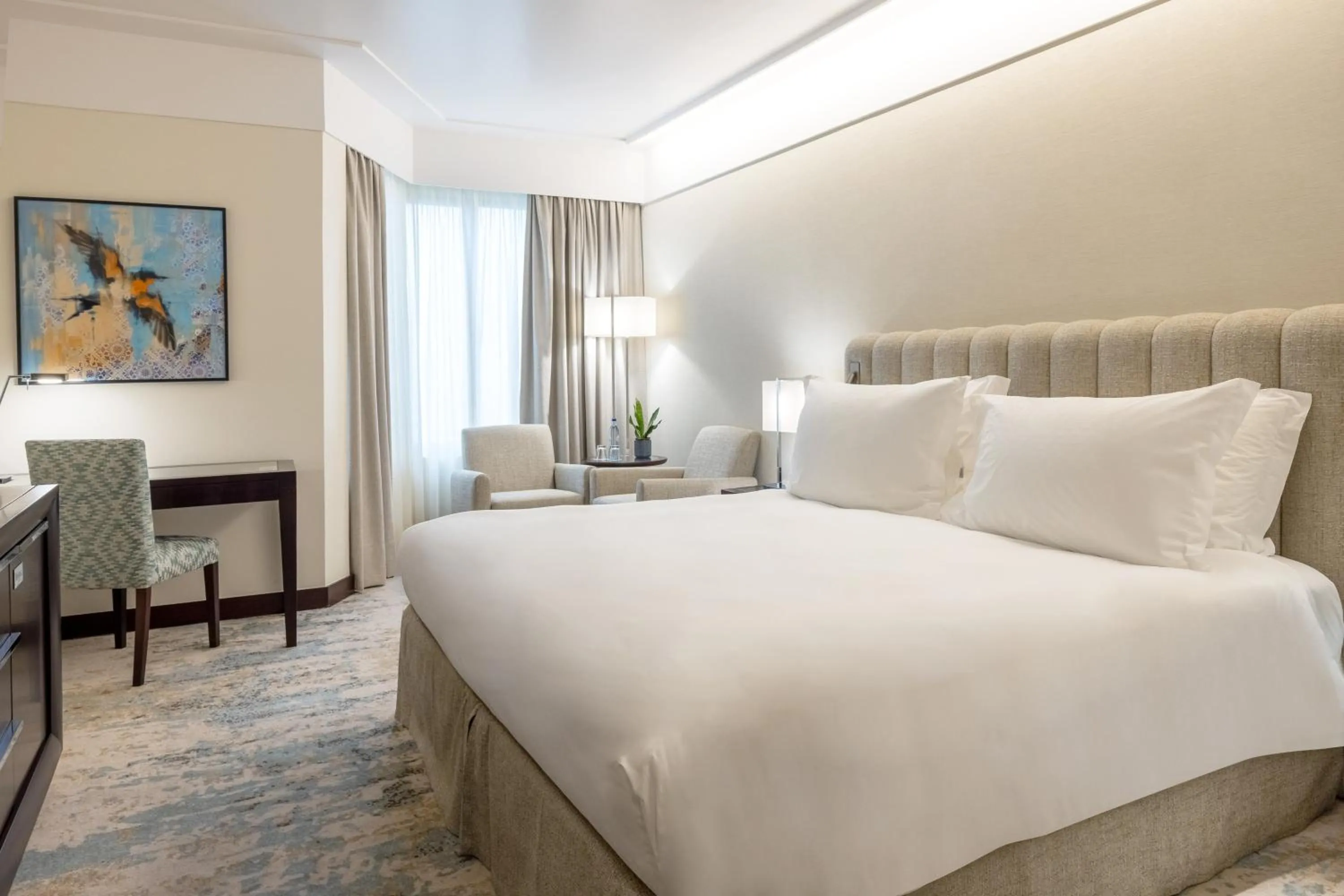 Photo of the whole room, Bed in Crowne Plaza Porto by IHG