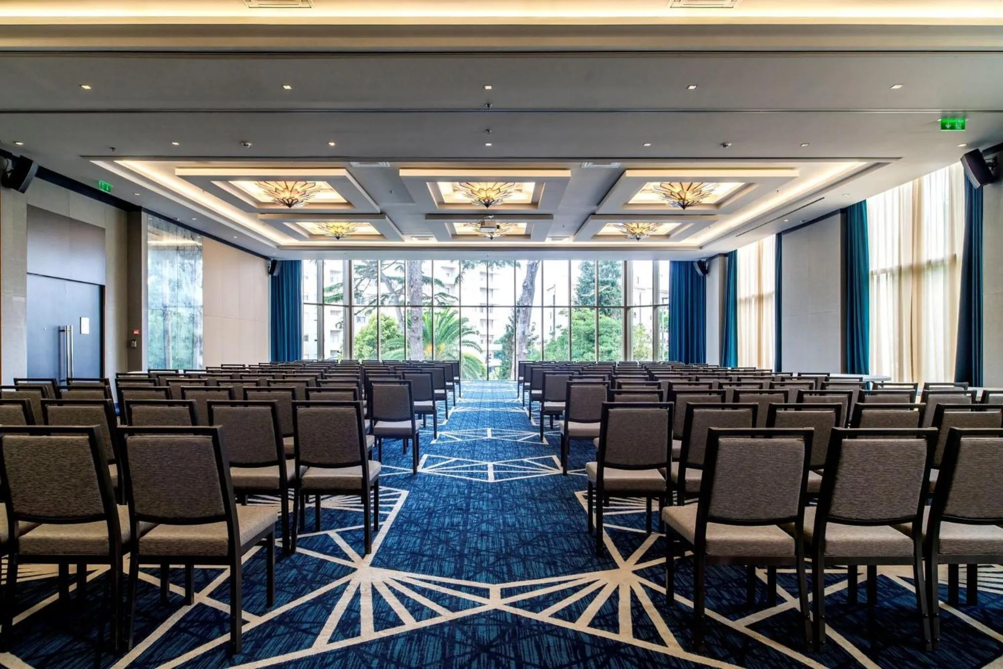 Meeting/conference room in Crowne Plaza Porto by IHG