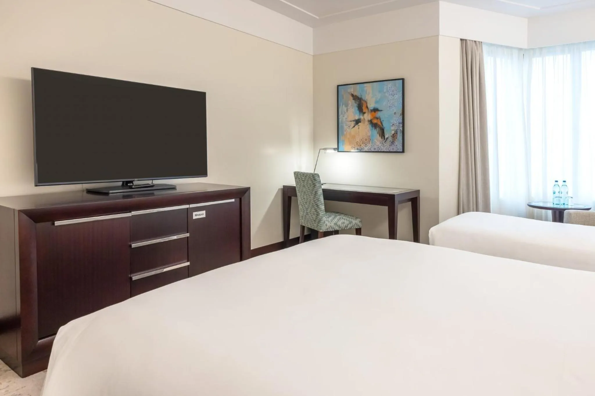 Photo of the whole room, Bed in Crowne Plaza Porto by IHG