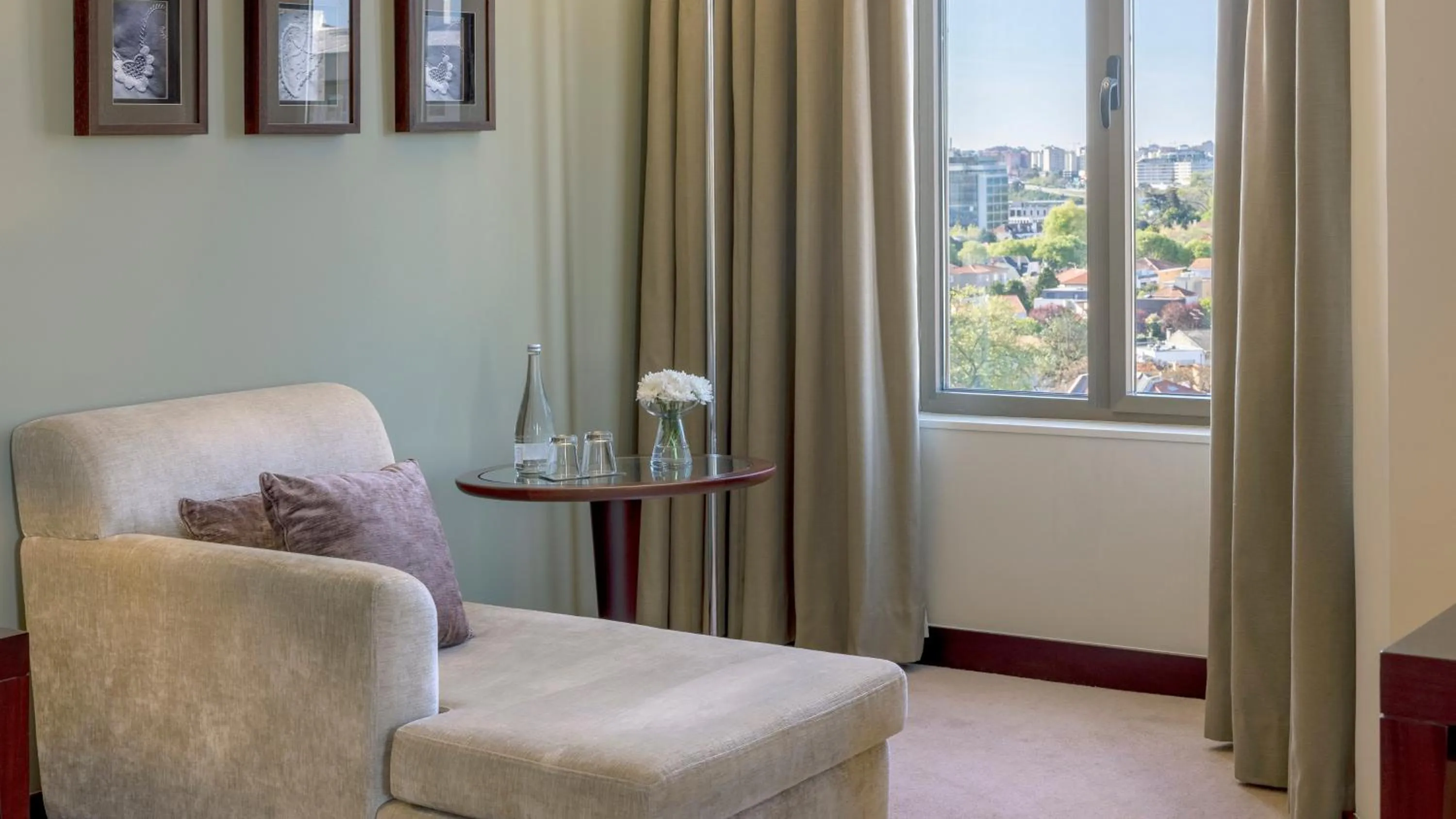 Photo of the whole room in Crowne Plaza Porto by IHG