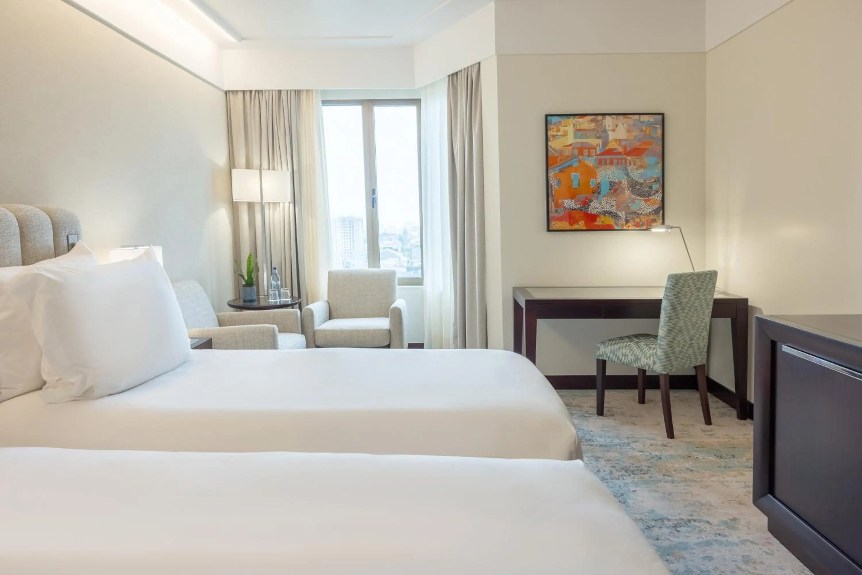 Photo of the whole room, Bed in Crowne Plaza Porto by IHG