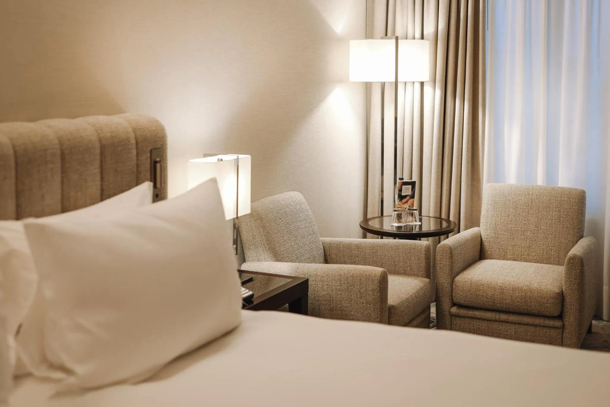 Photo of the whole room, Bed in Crowne Plaza Porto by IHG