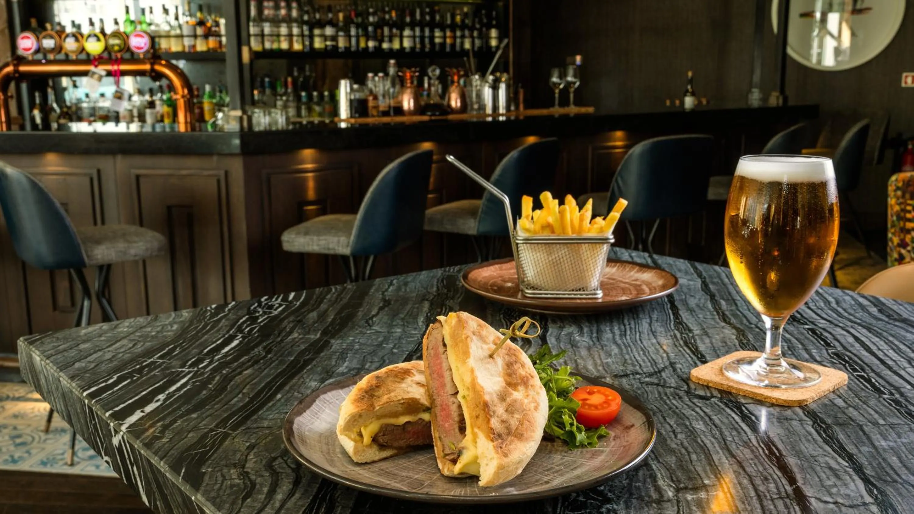 Restaurant/places to eat in Crowne Plaza Porto by IHG