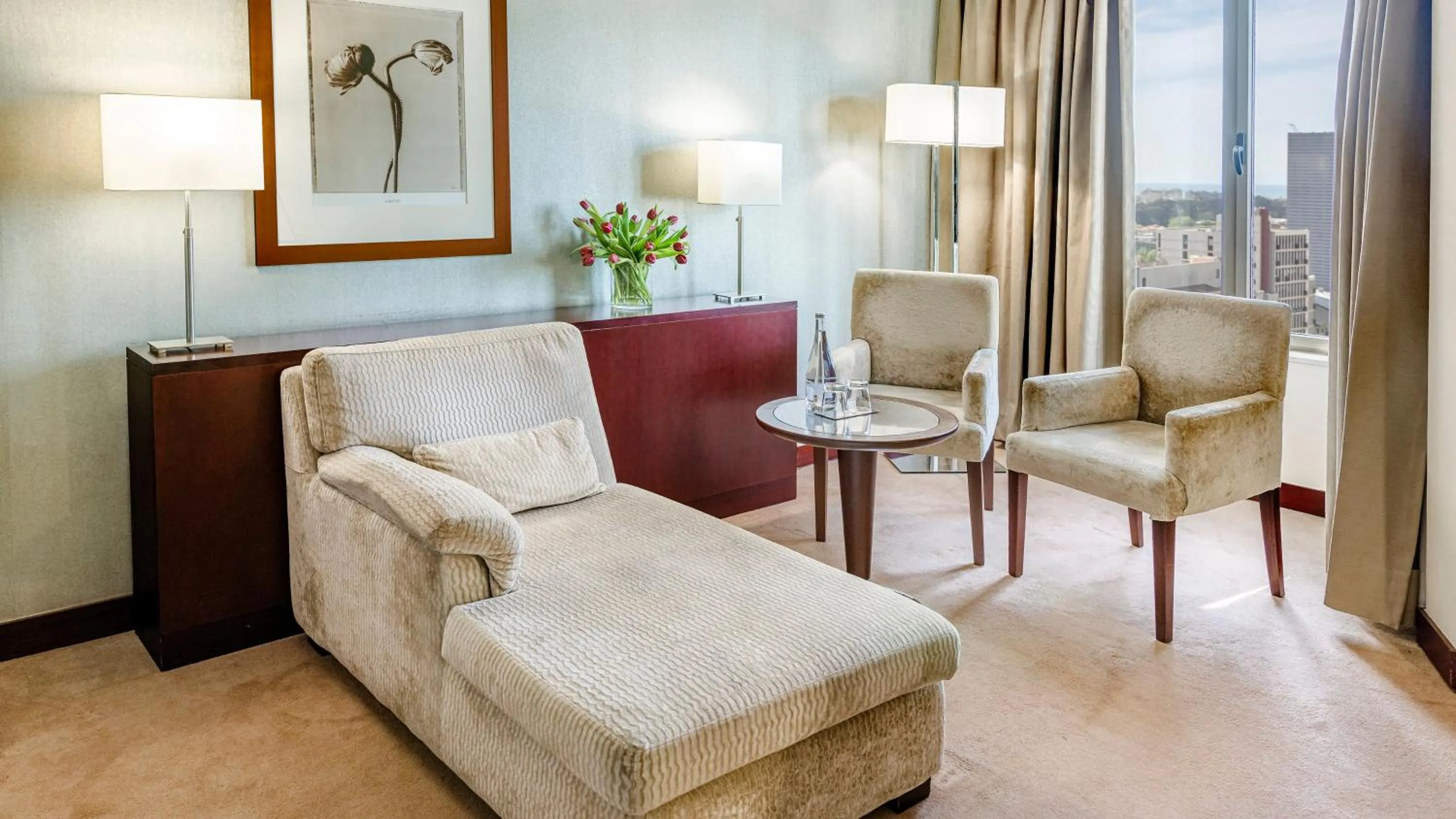 Photo of the whole room in Crowne Plaza Porto by IHG