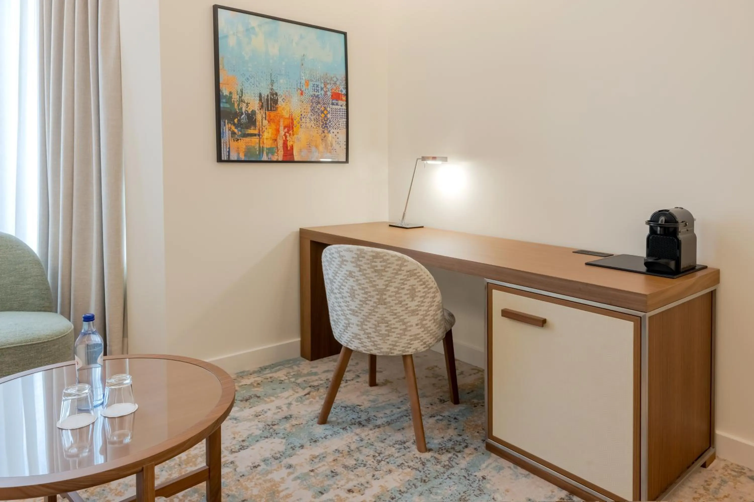 Seating area in Crowne Plaza Porto by IHG