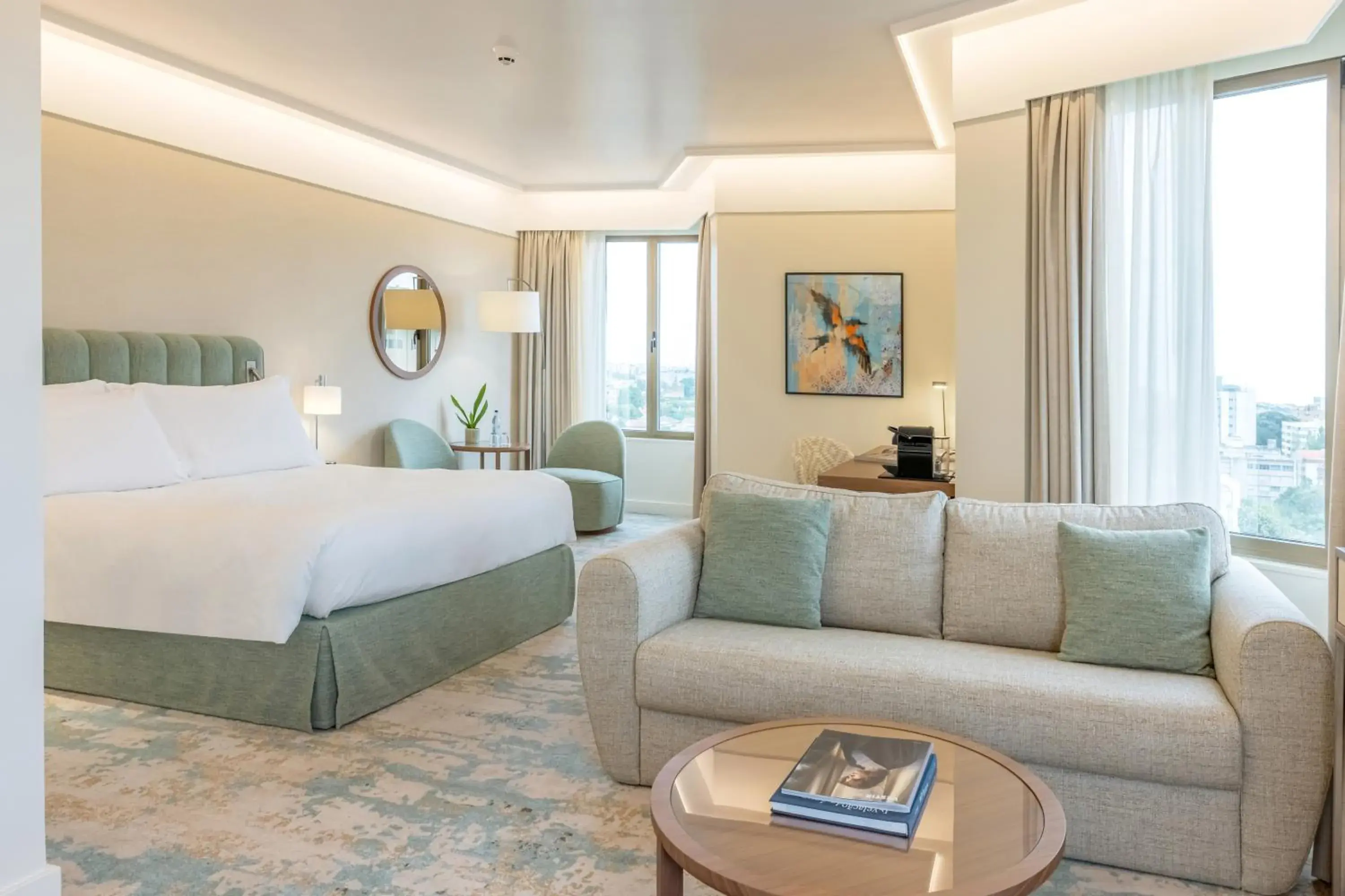 Photo of the whole room, Bed in Crowne Plaza Porto by IHG Photo of the whole room, Bed in Crowne Plaza Porto by IHG