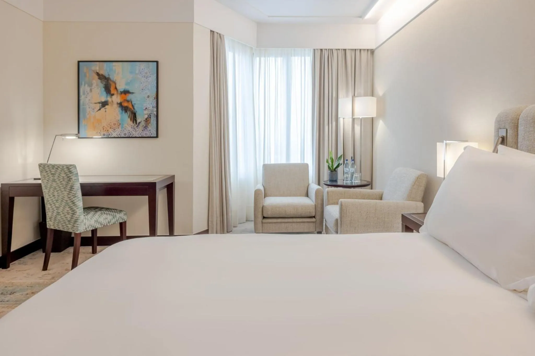 Photo of the whole room, Bed in Crowne Plaza Porto by IHG