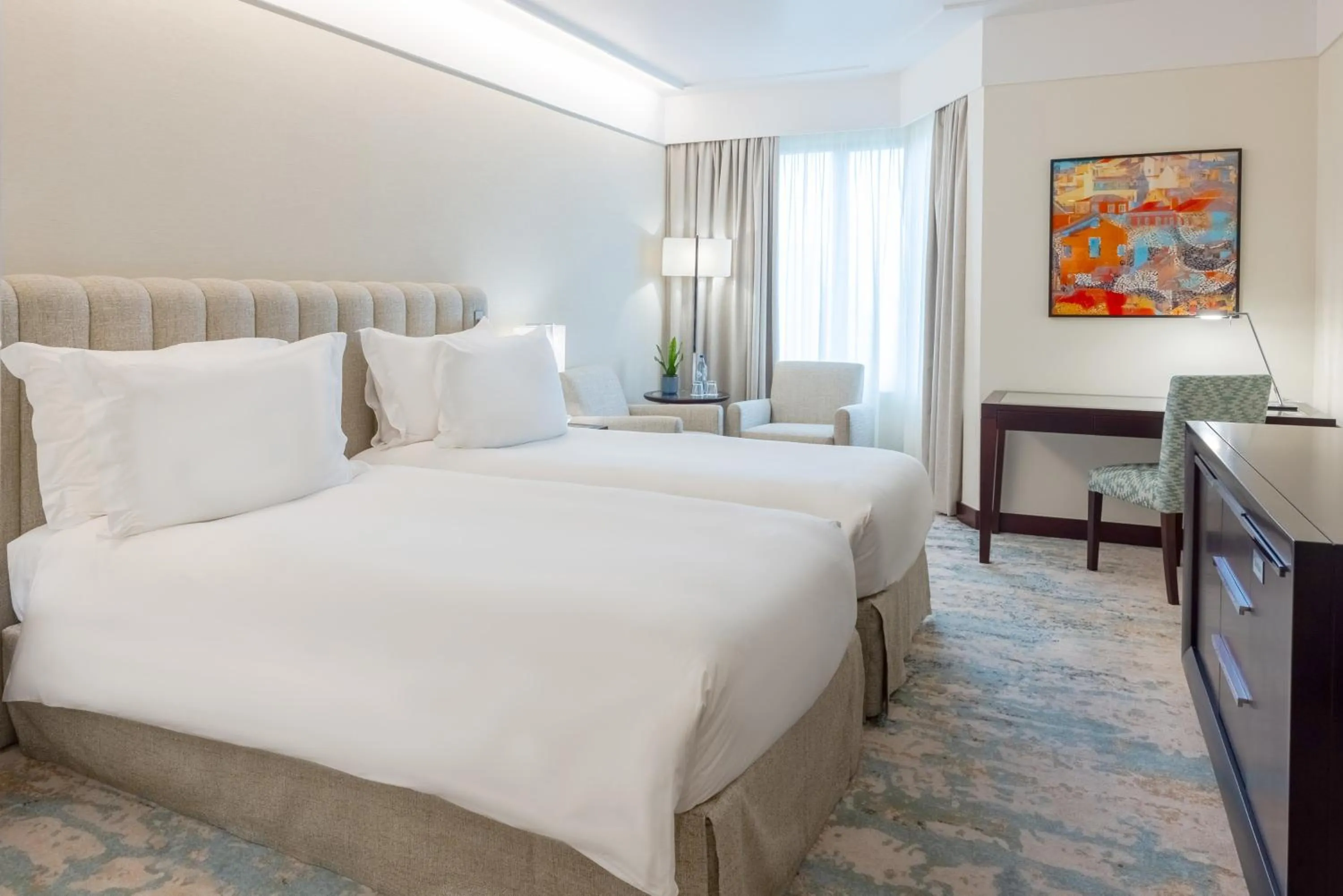 Photo of the whole room, Bed in Crowne Plaza Porto by IHG