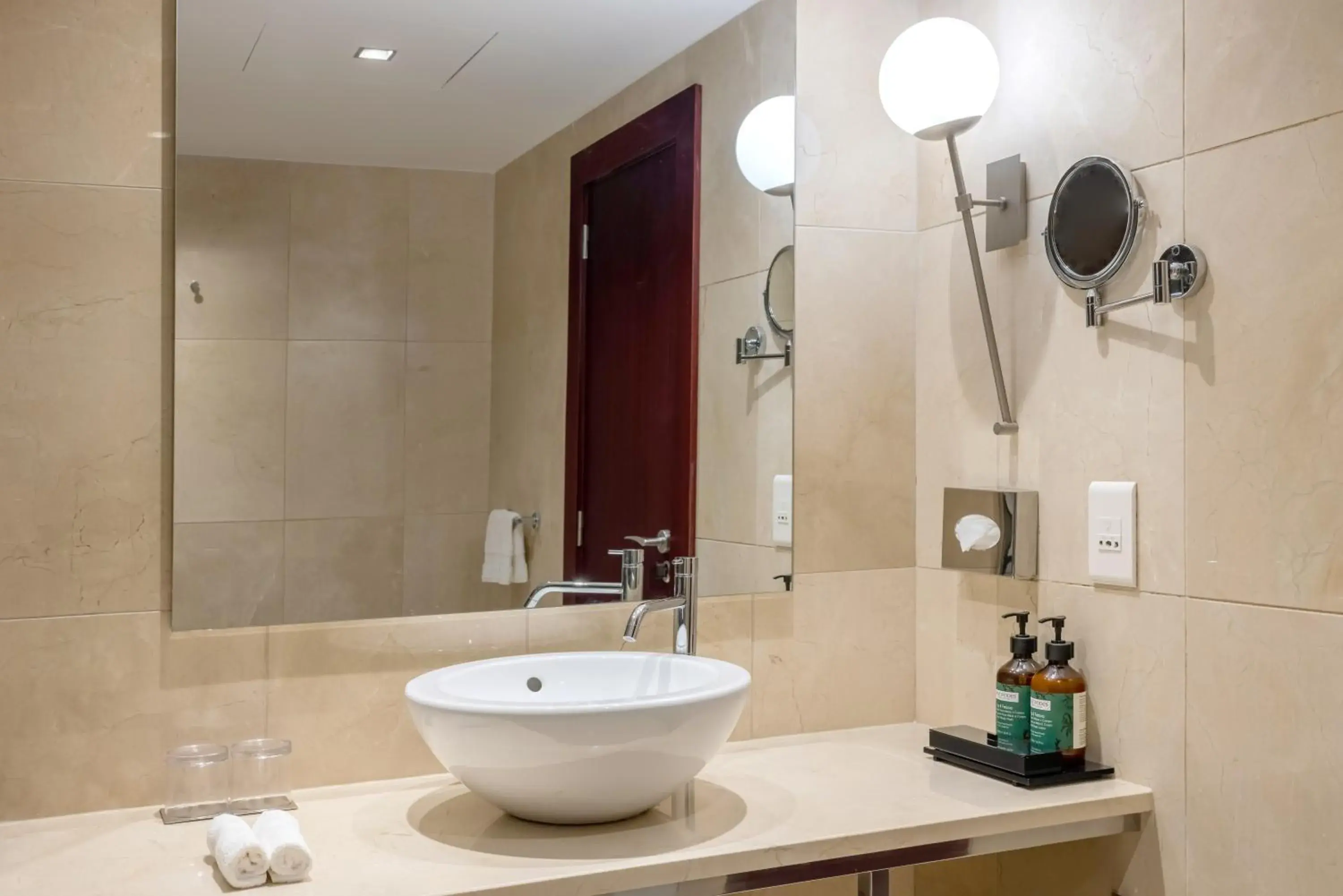 Bathroom in Crowne Plaza Porto by IHG Bathroom in Crowne Plaza Porto by IHG