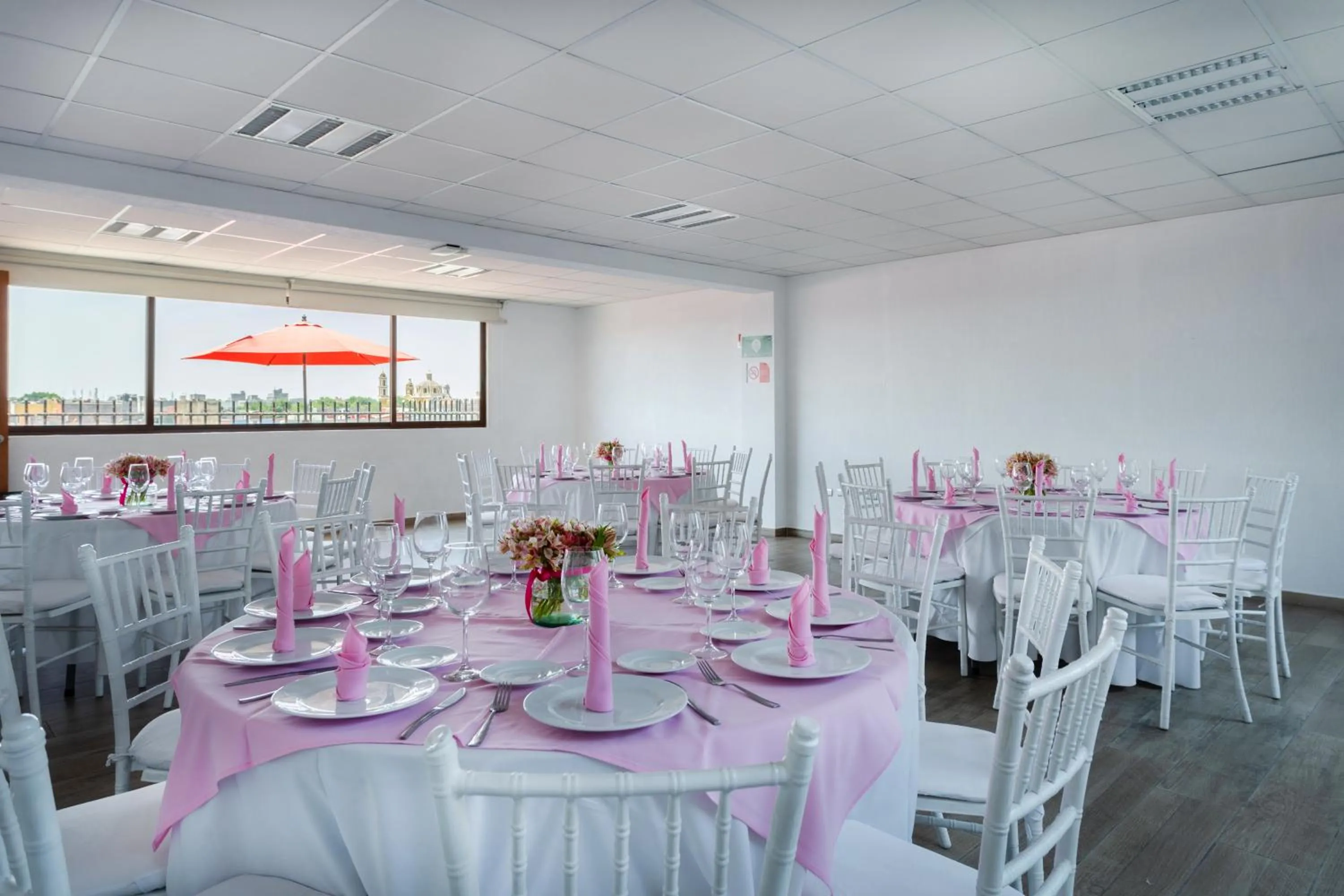 Lounge or bar in Sleep Inn Puebla Centro Hist rico