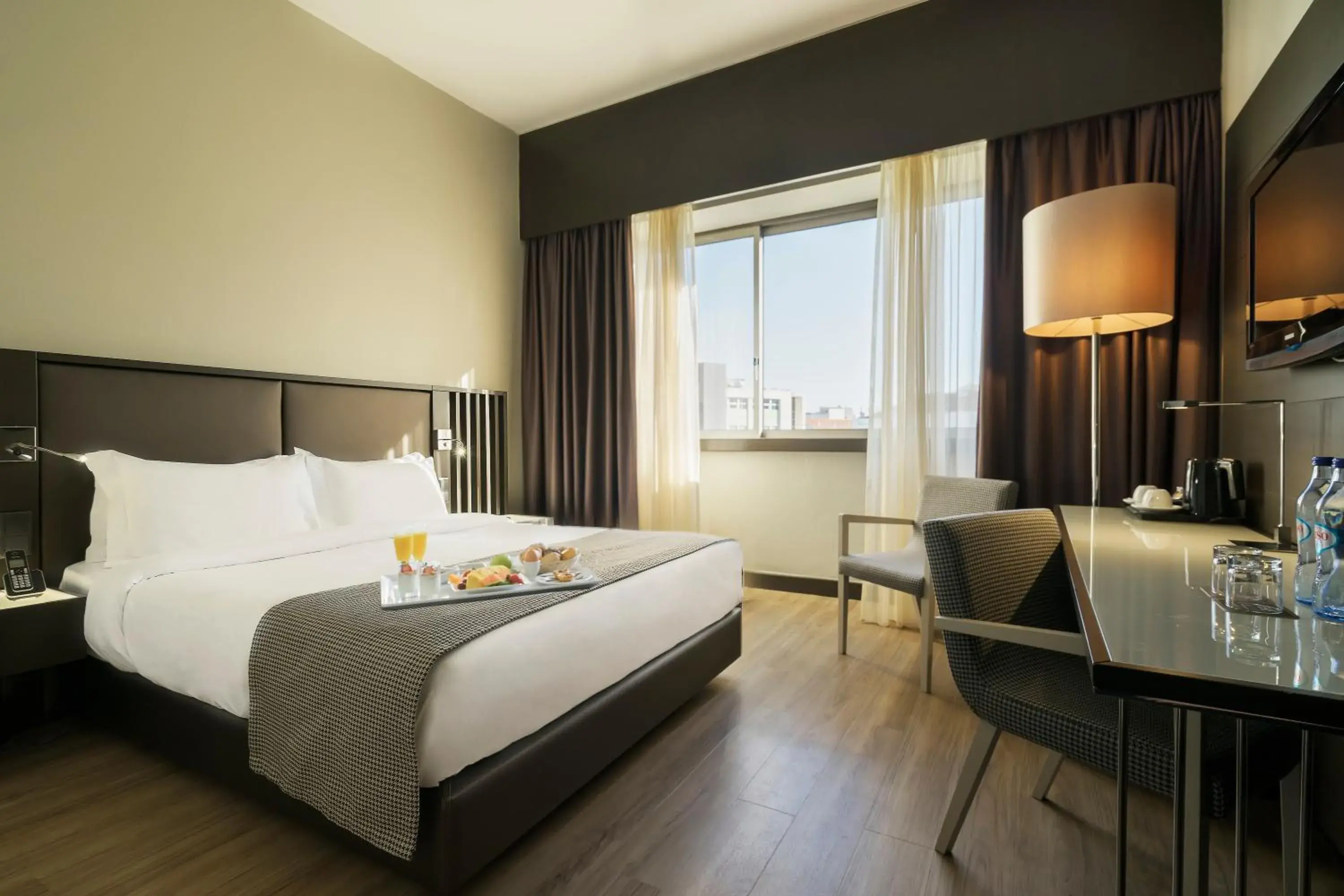 Photo of the whole room, Bed in HF Fénix Lisboa Photo of the whole room, Bed in HF Fénix Lisboa