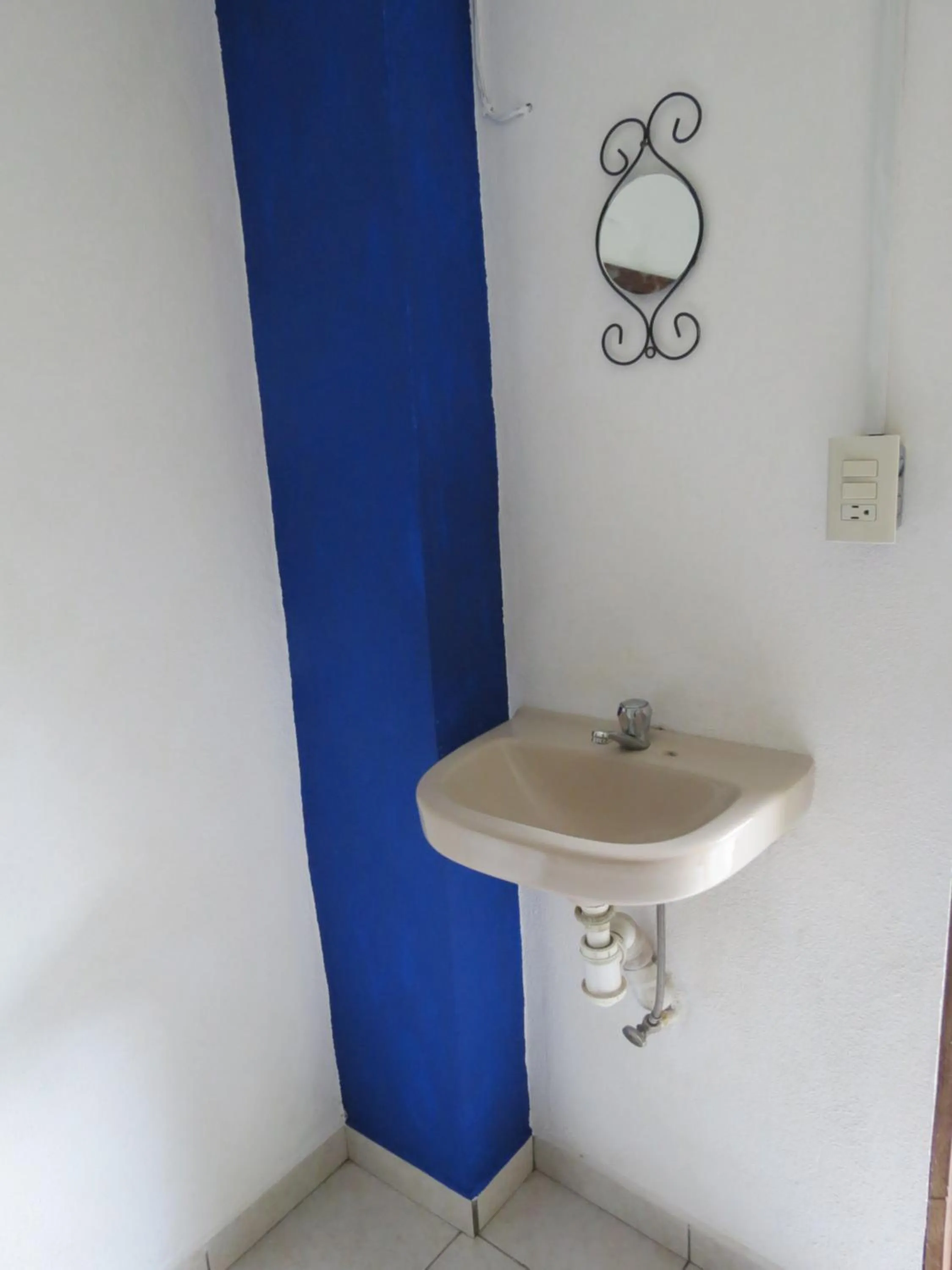 Bathroom in Casa Verde Xilitla By Rotamundos