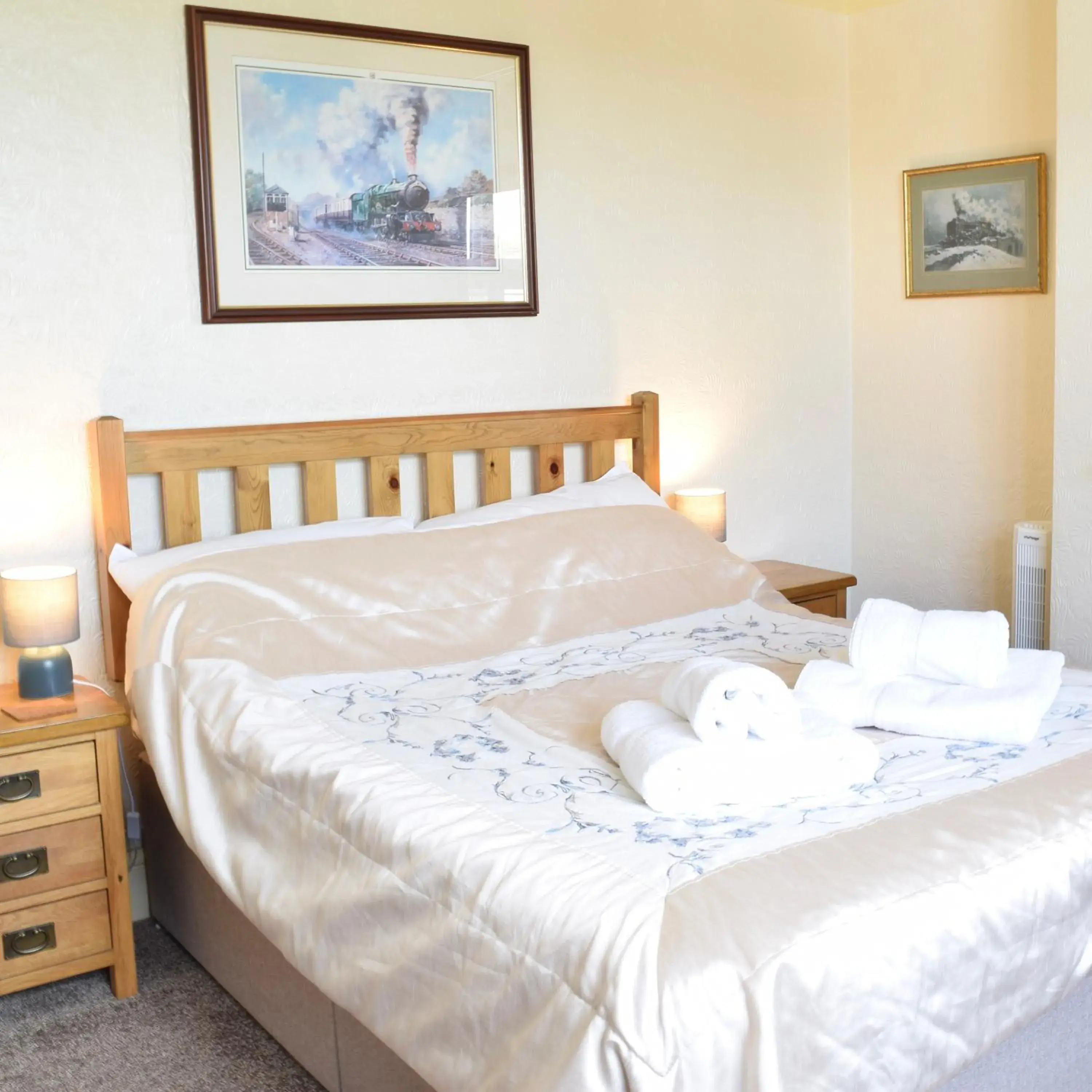 Double Room with Bath - single occupancy in Bewdley Hill House Double Room with Bath - single occupancy in Bewdley Hill House