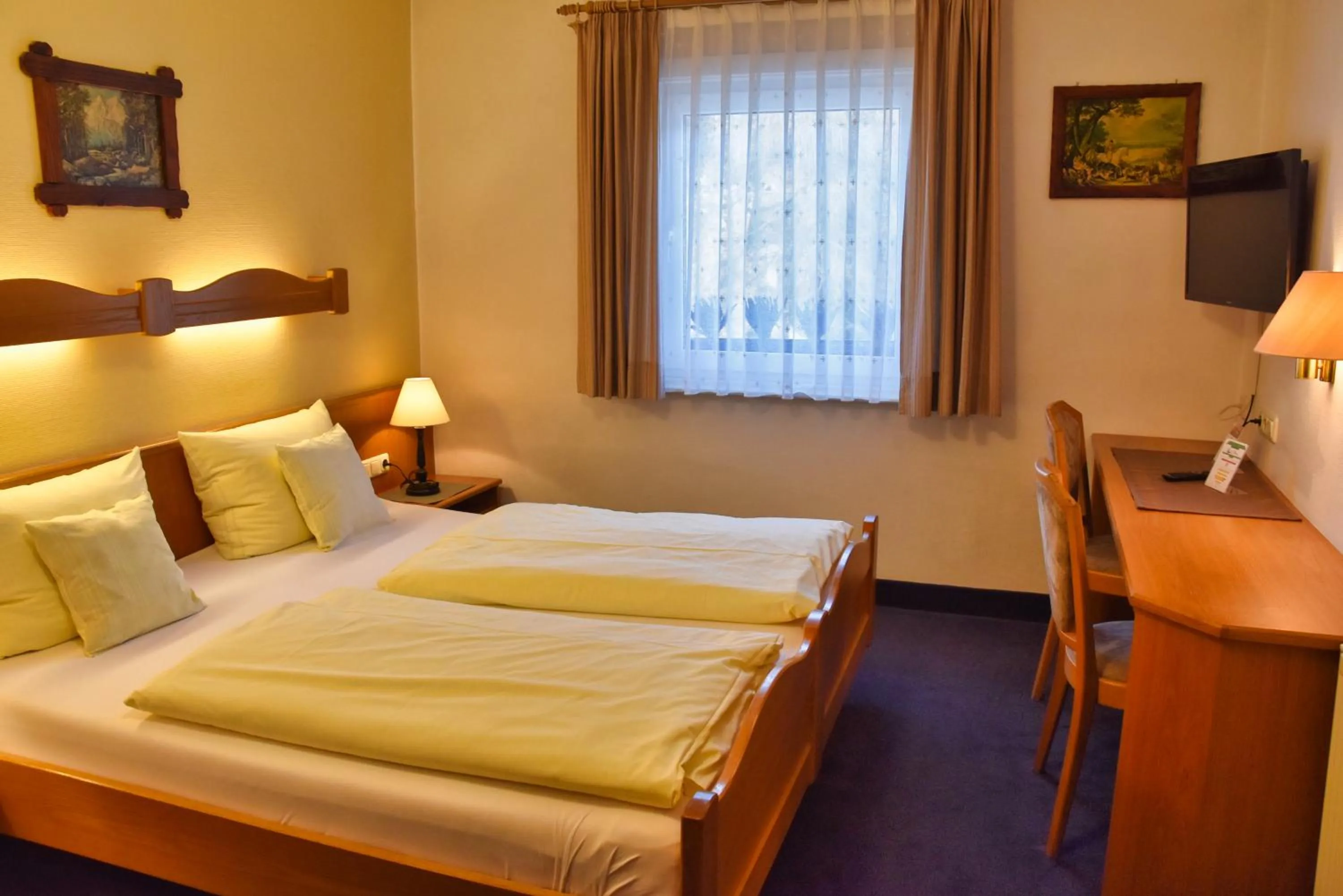 Photo of the whole room, Bed in Zum Franziskaner