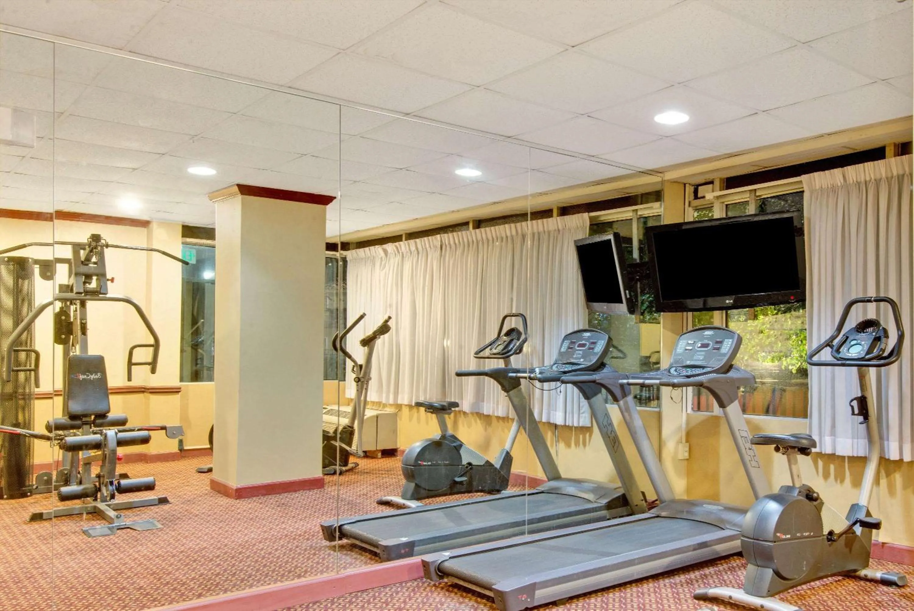Fitness centre/facilities in Days Inn by Wyndham Towson