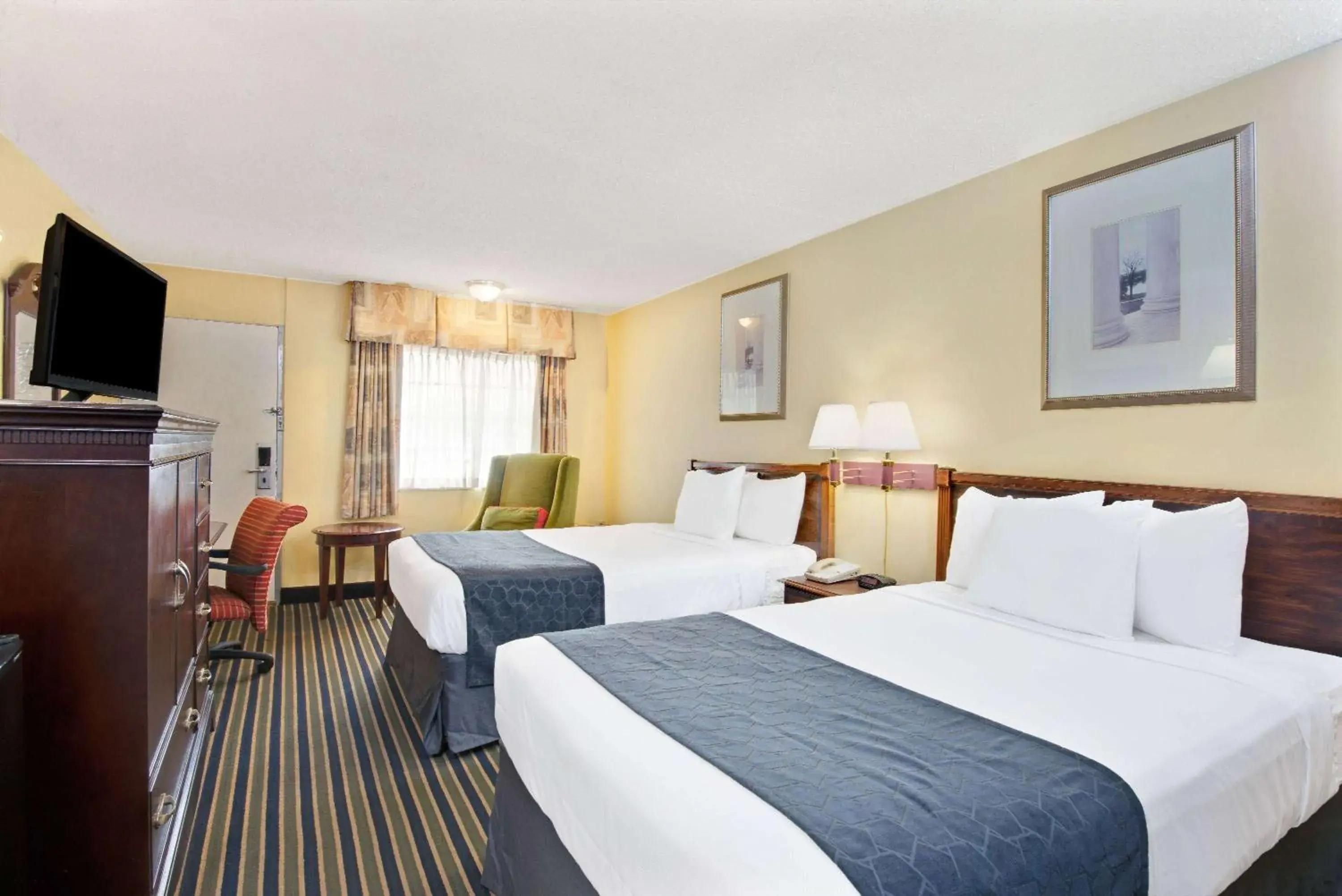 Photo of the whole room in Days Inn by Wyndham Towson Photo of the whole room in Days Inn by Wyndham Towson