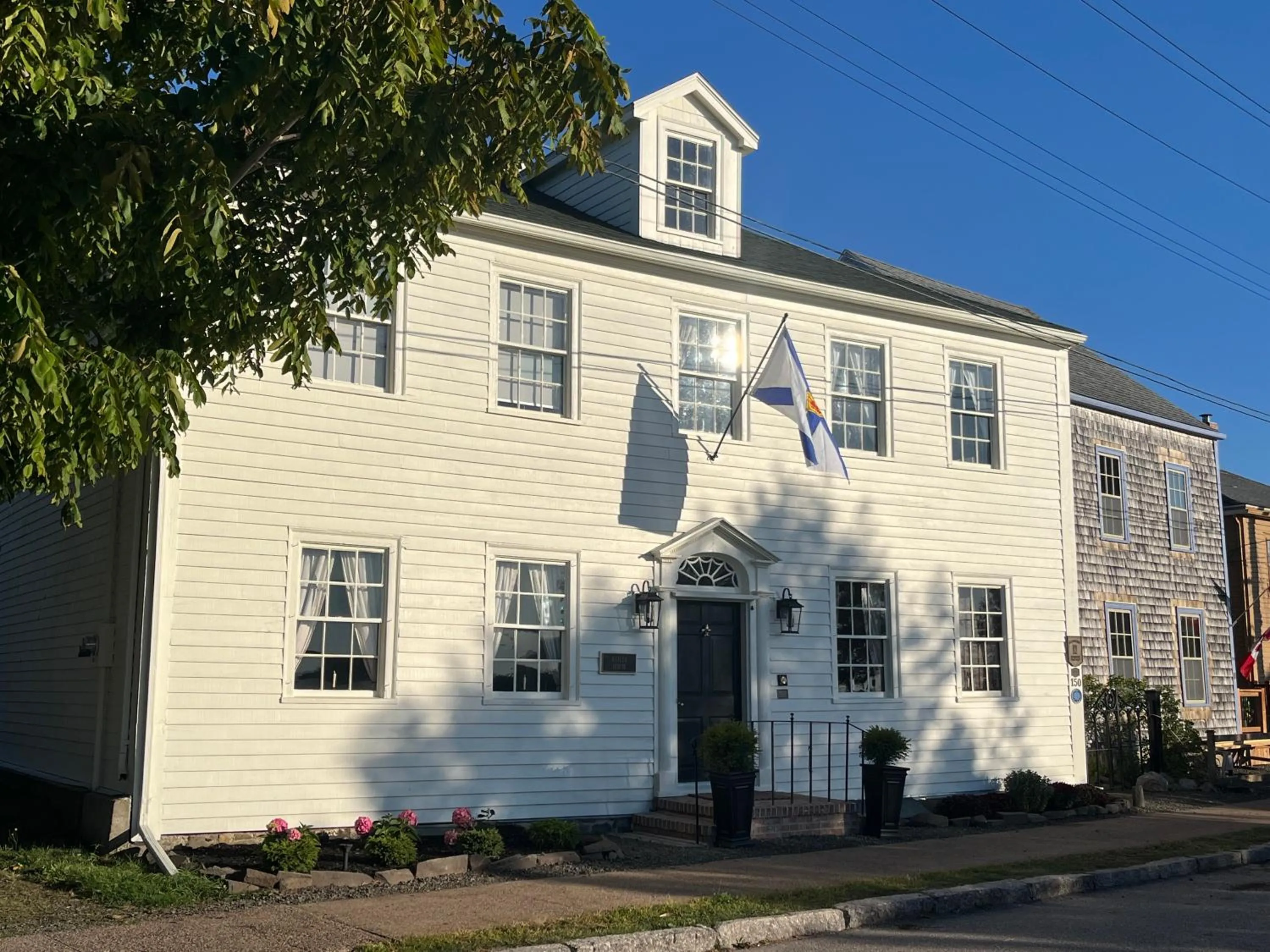 Bailey House Inn - Georgian Waterfront Retreat