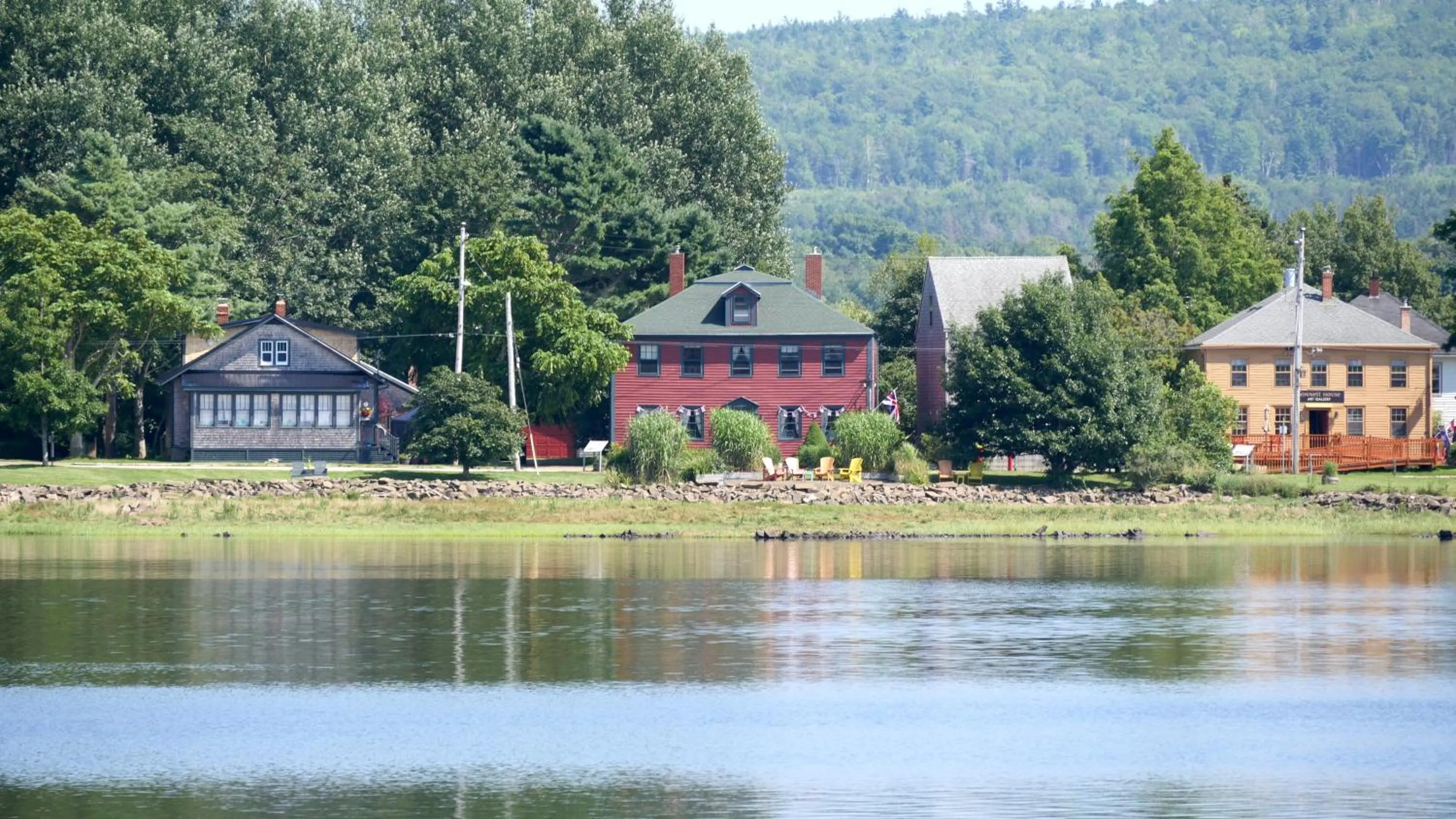 Bailey House Inn - Georgian Waterfront Retreat