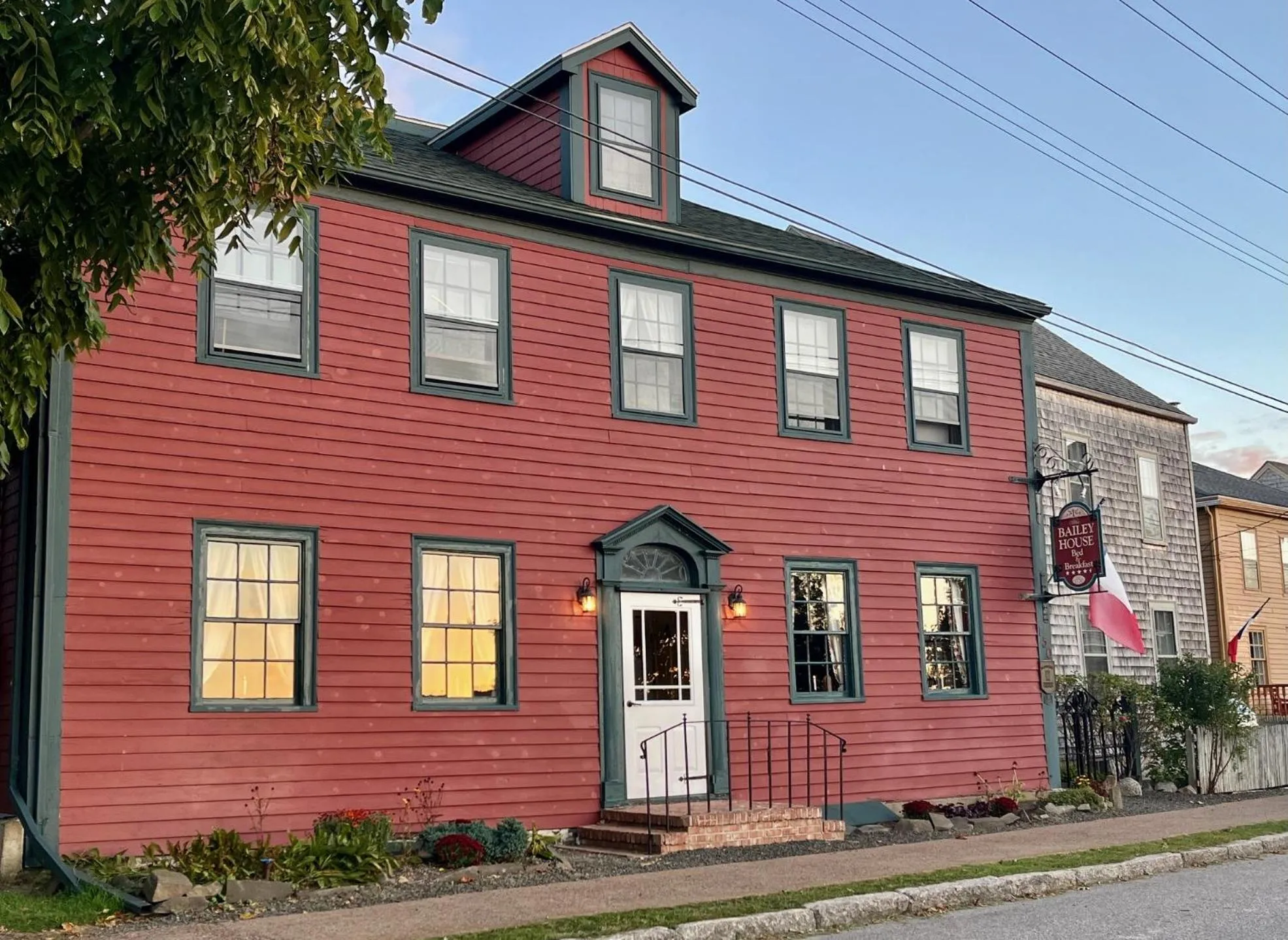 Bailey House Inn - Georgian Waterfront Retreat