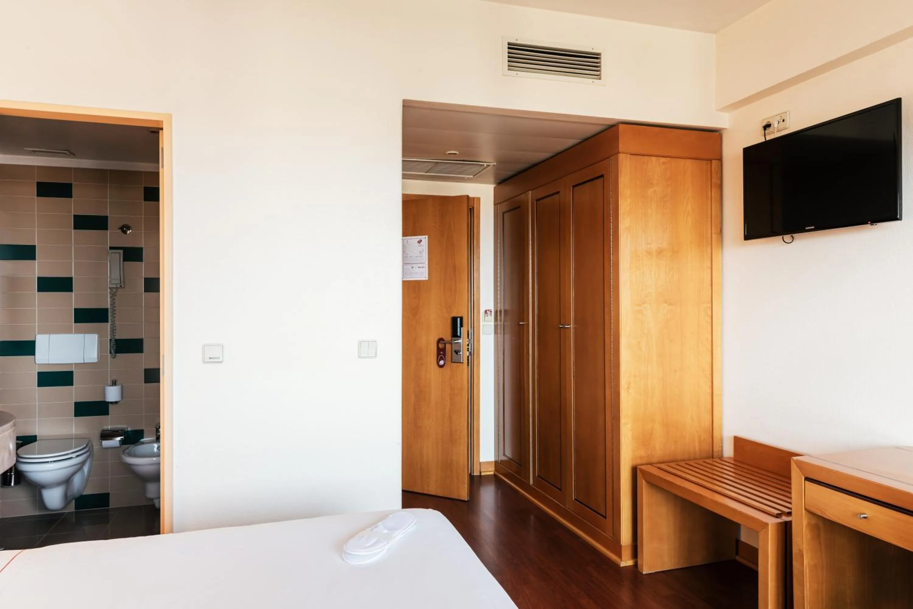 Toilet, Bed in Hotel Roma