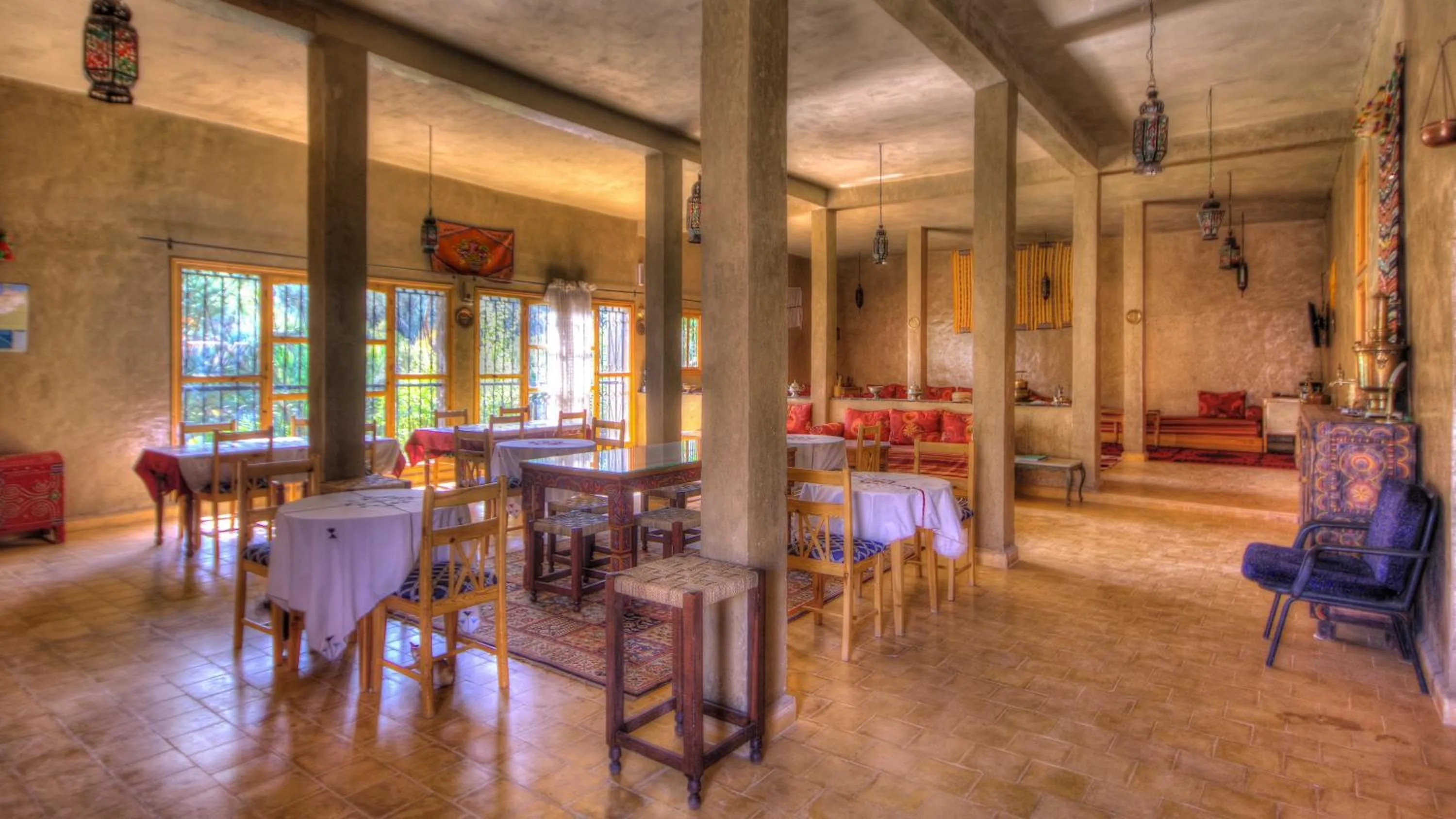 Restaurant/places to eat in Gite Tamlli