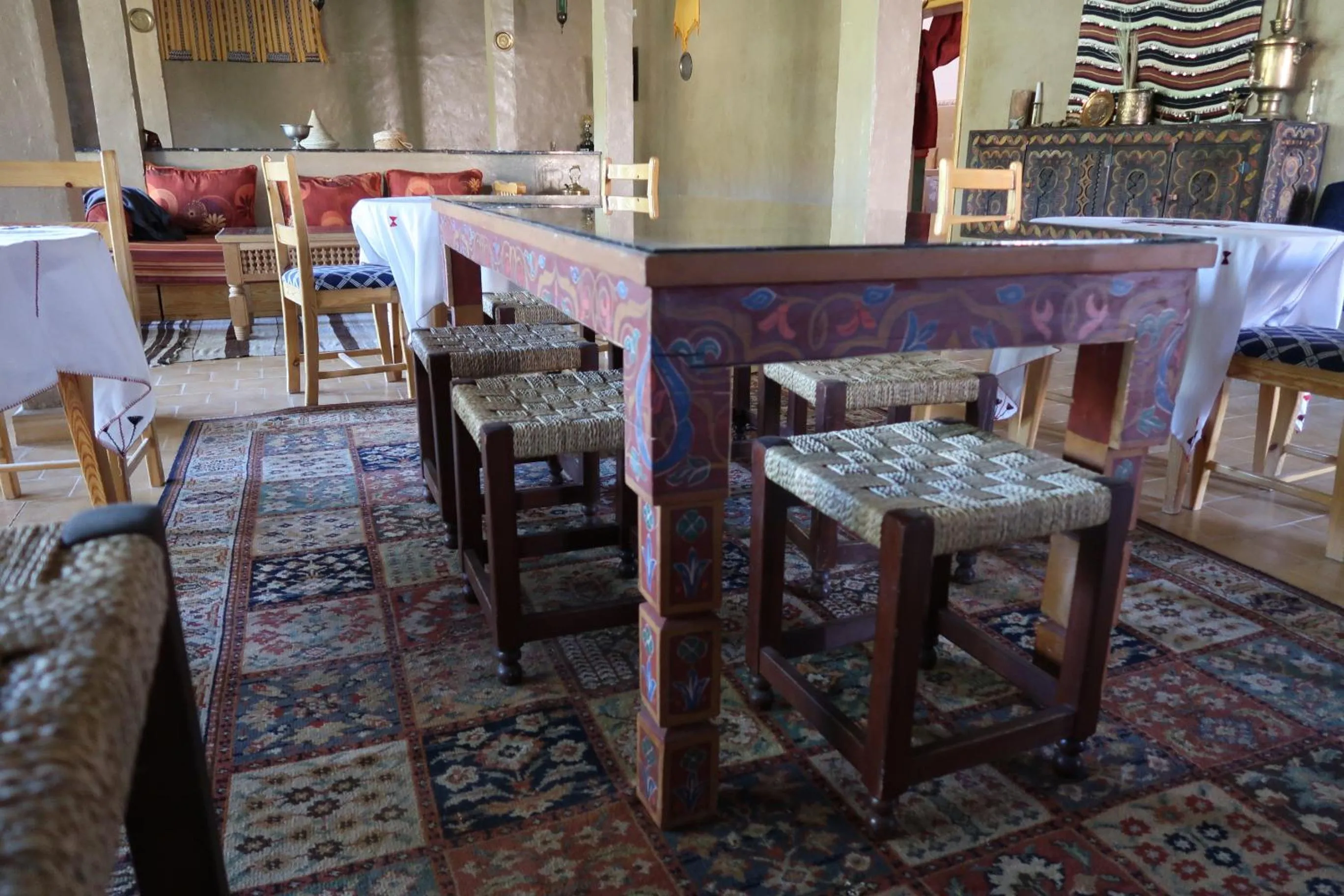 Restaurant/places to eat in Gite Tamlli