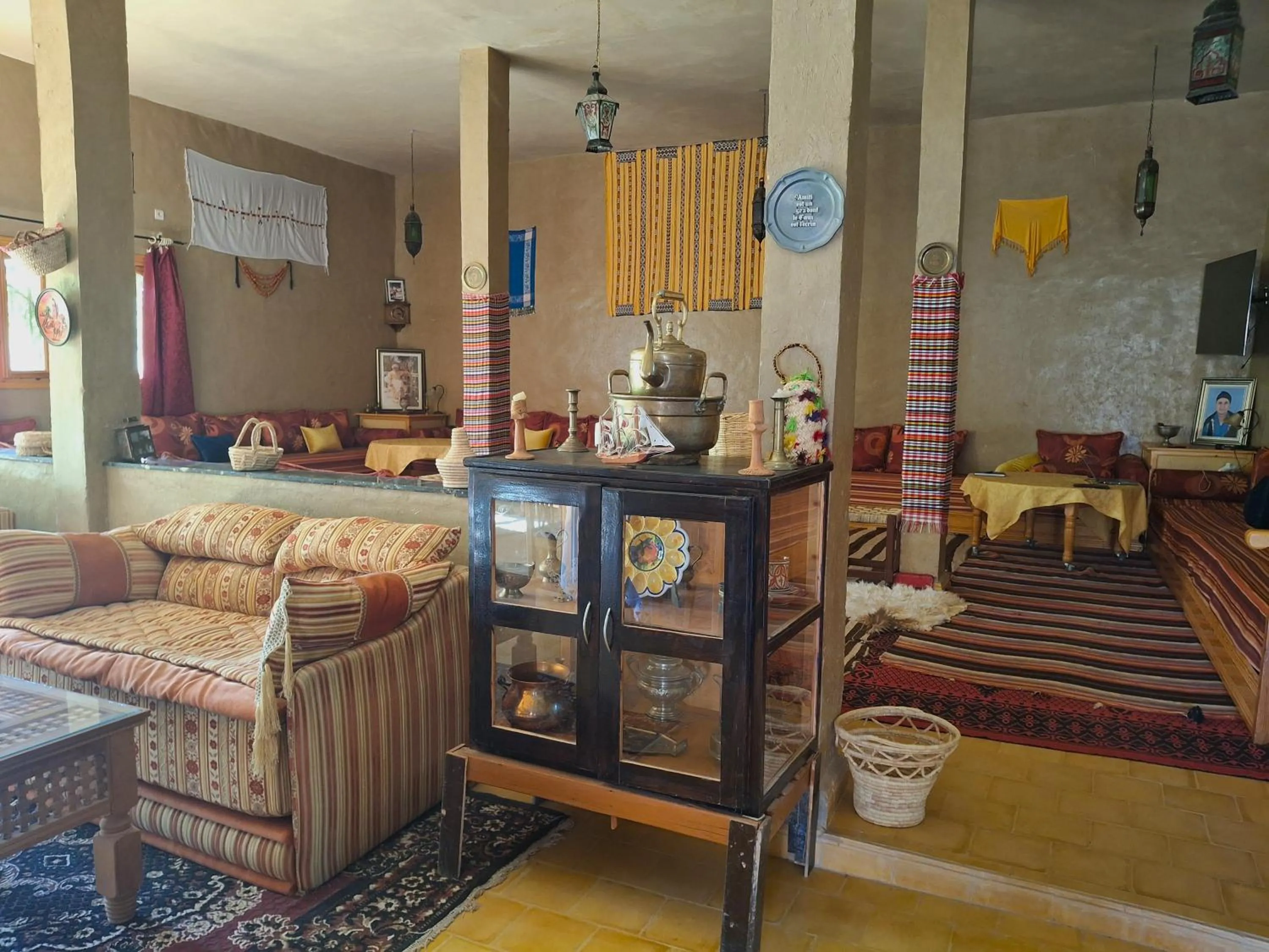 Restaurant/places to eat in Gite Tamlli