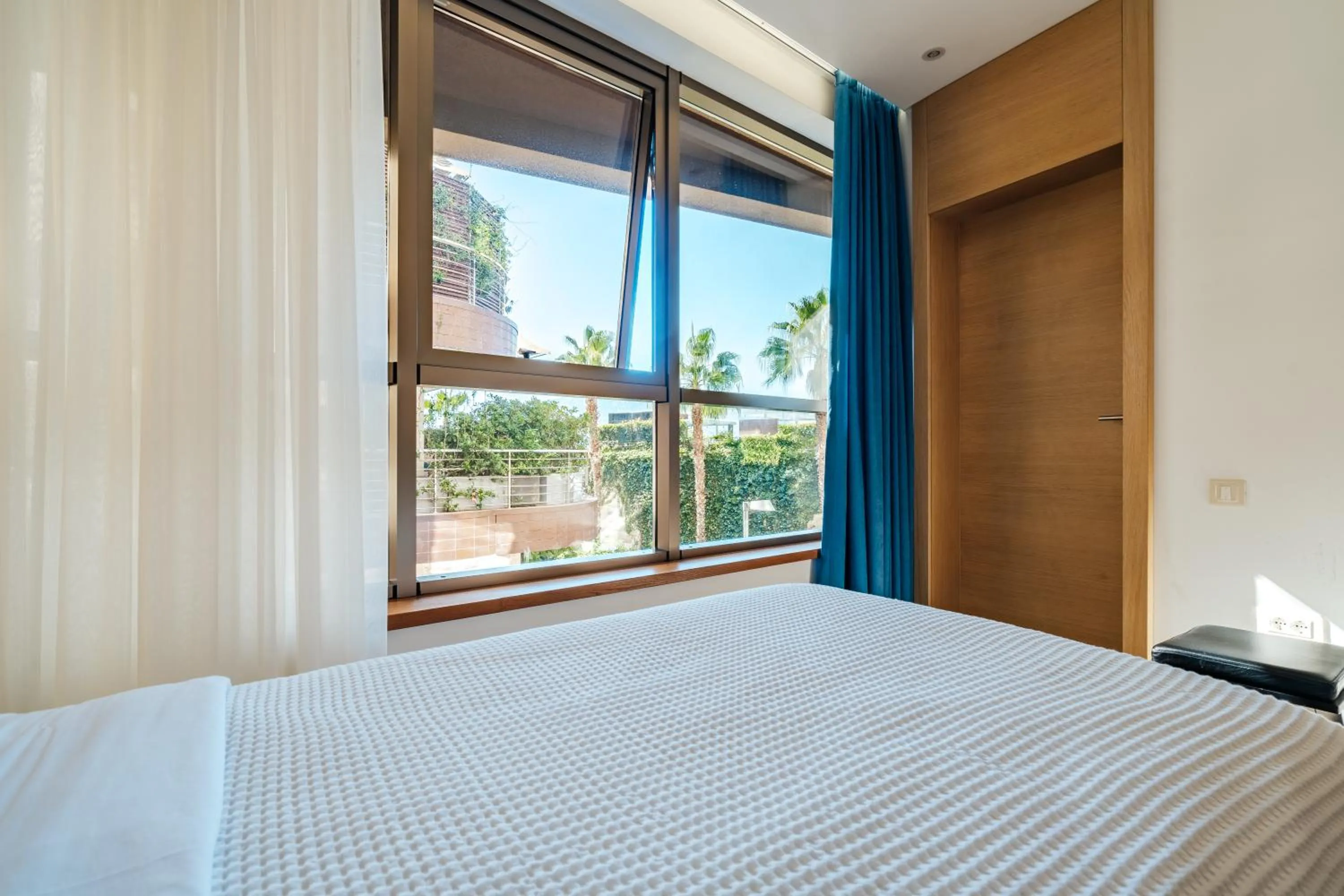 Garden view, Bed in Hotel Harmonia by Dukley