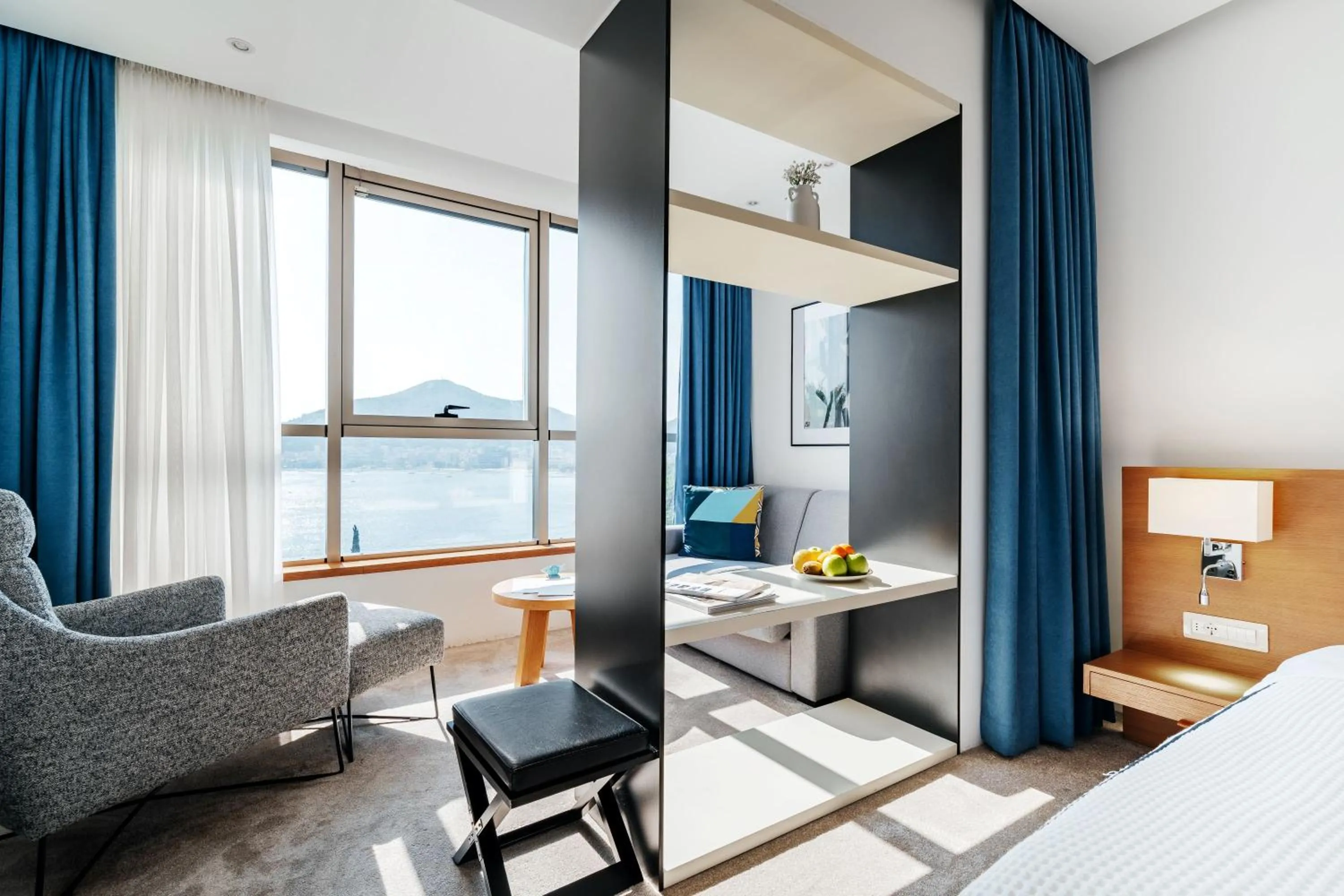 Sea view, Bed in Hotel Harmonia by Dukley