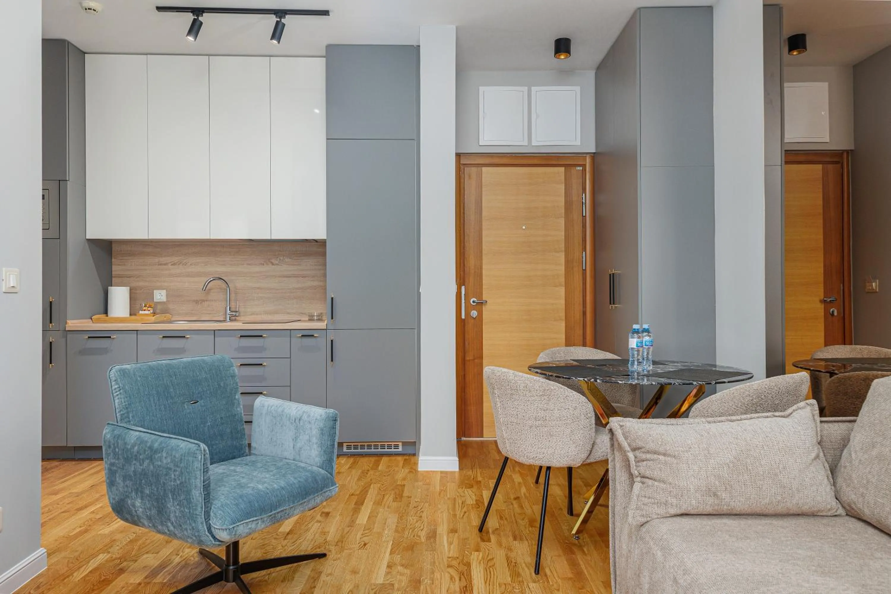 Kitchen or kitchenette in Hotel Harmonia by Dukley