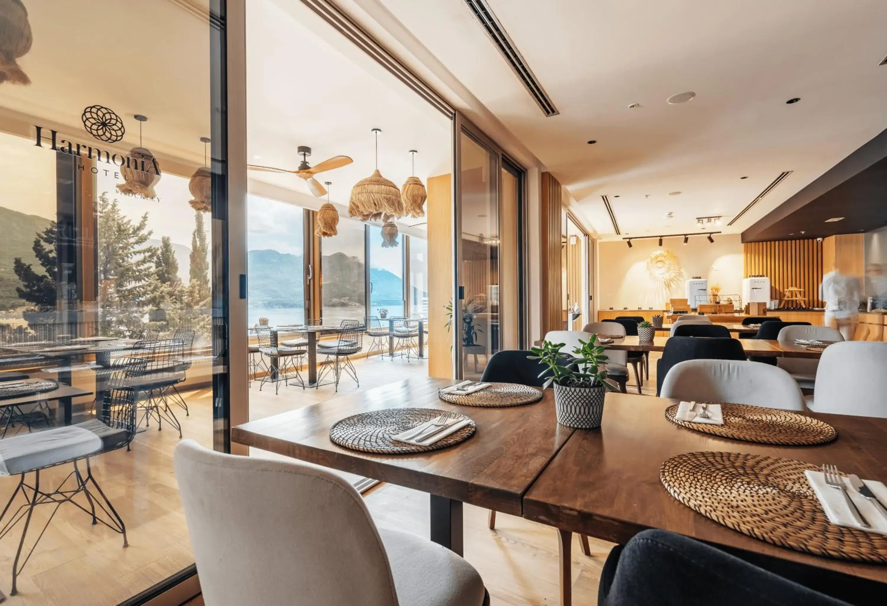 Restaurant/places to eat in Hotel Harmonia by Dukley Restaurant/places to eat in Hotel Harmonia by Dukley