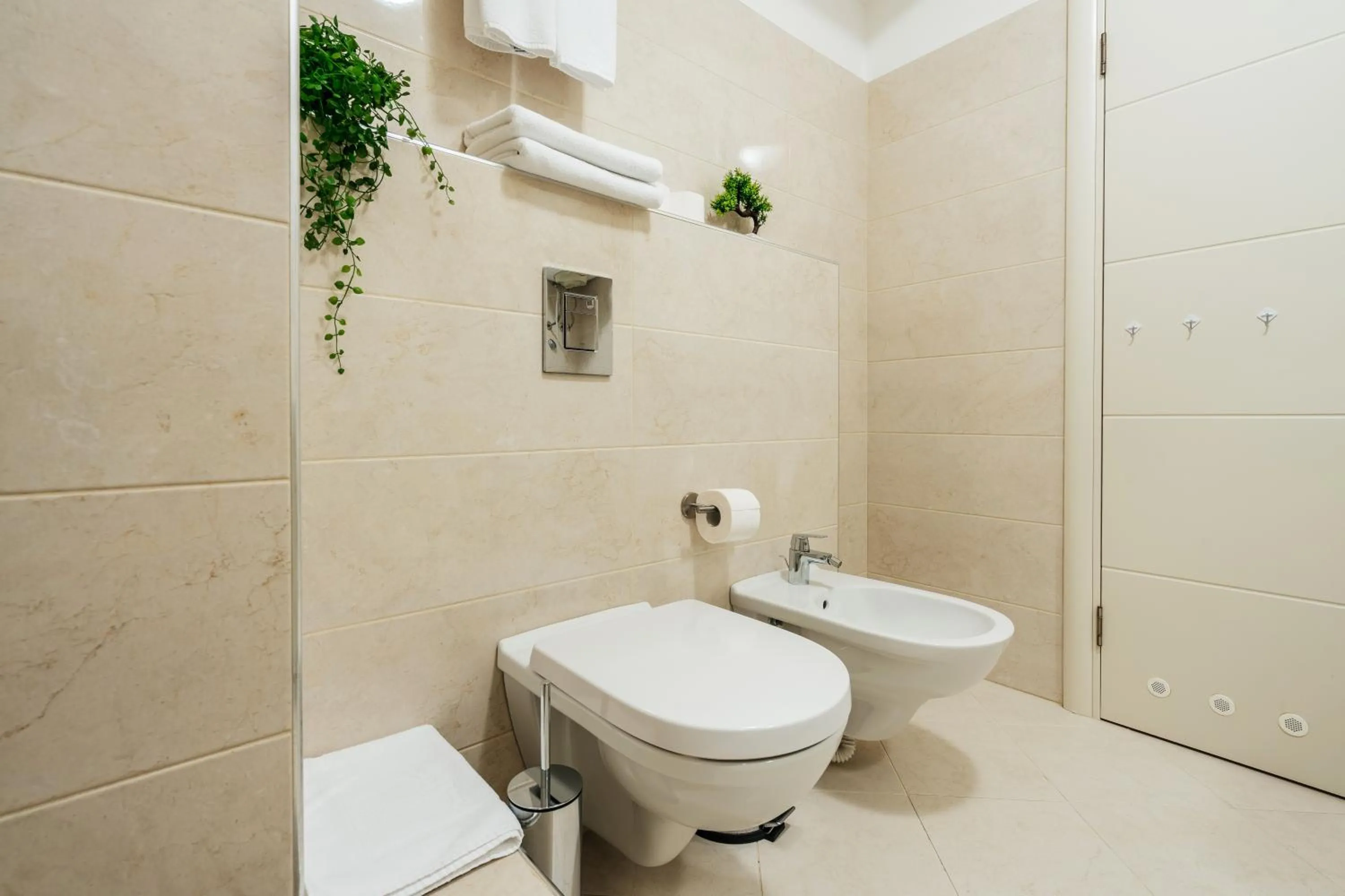 Toilet in Hotel Harmonia by Dukley