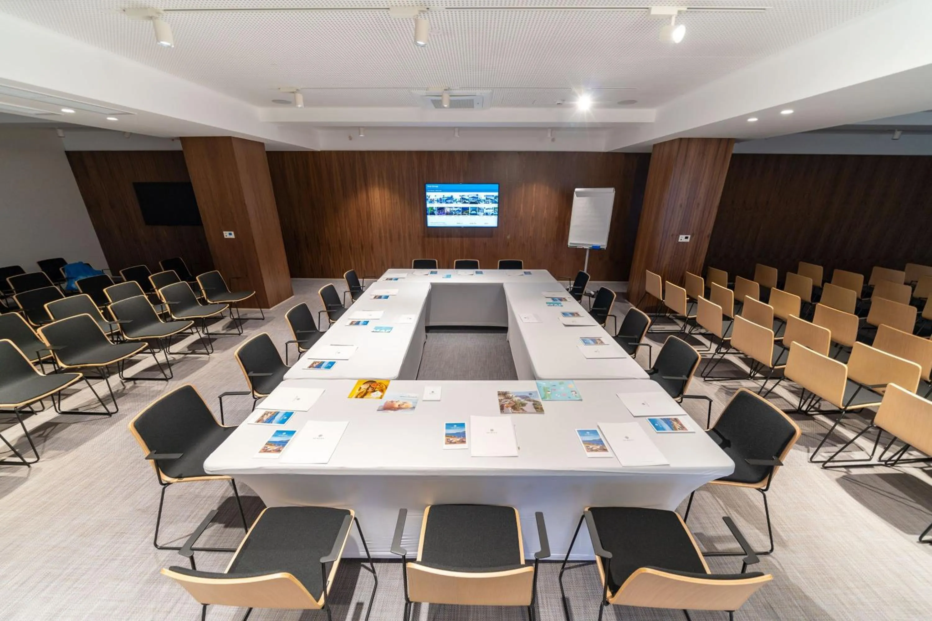 Meeting/conference room in Hotel Harmonia by Dukley