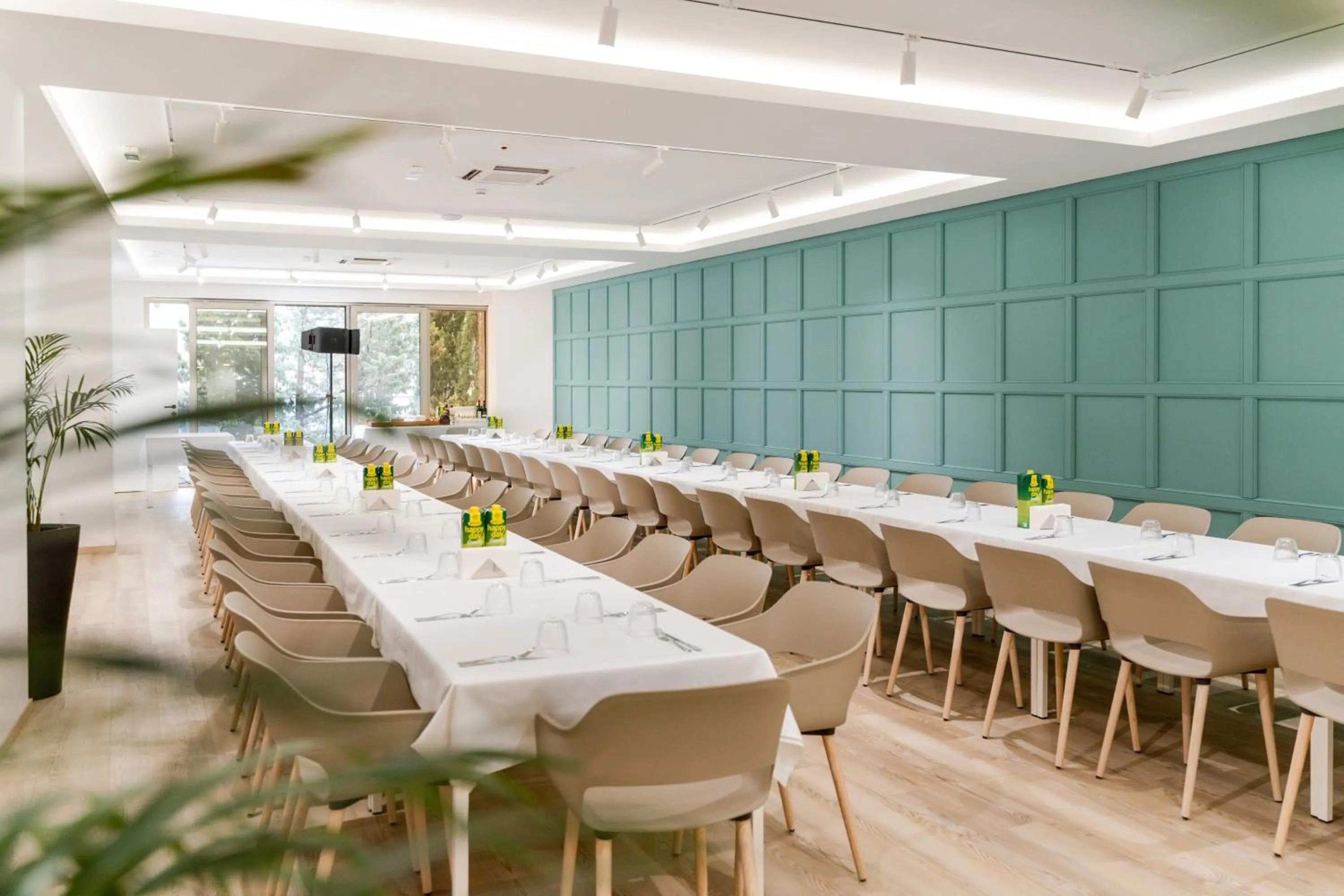 Restaurant/places to eat in Hotel Harmonia by Dukley