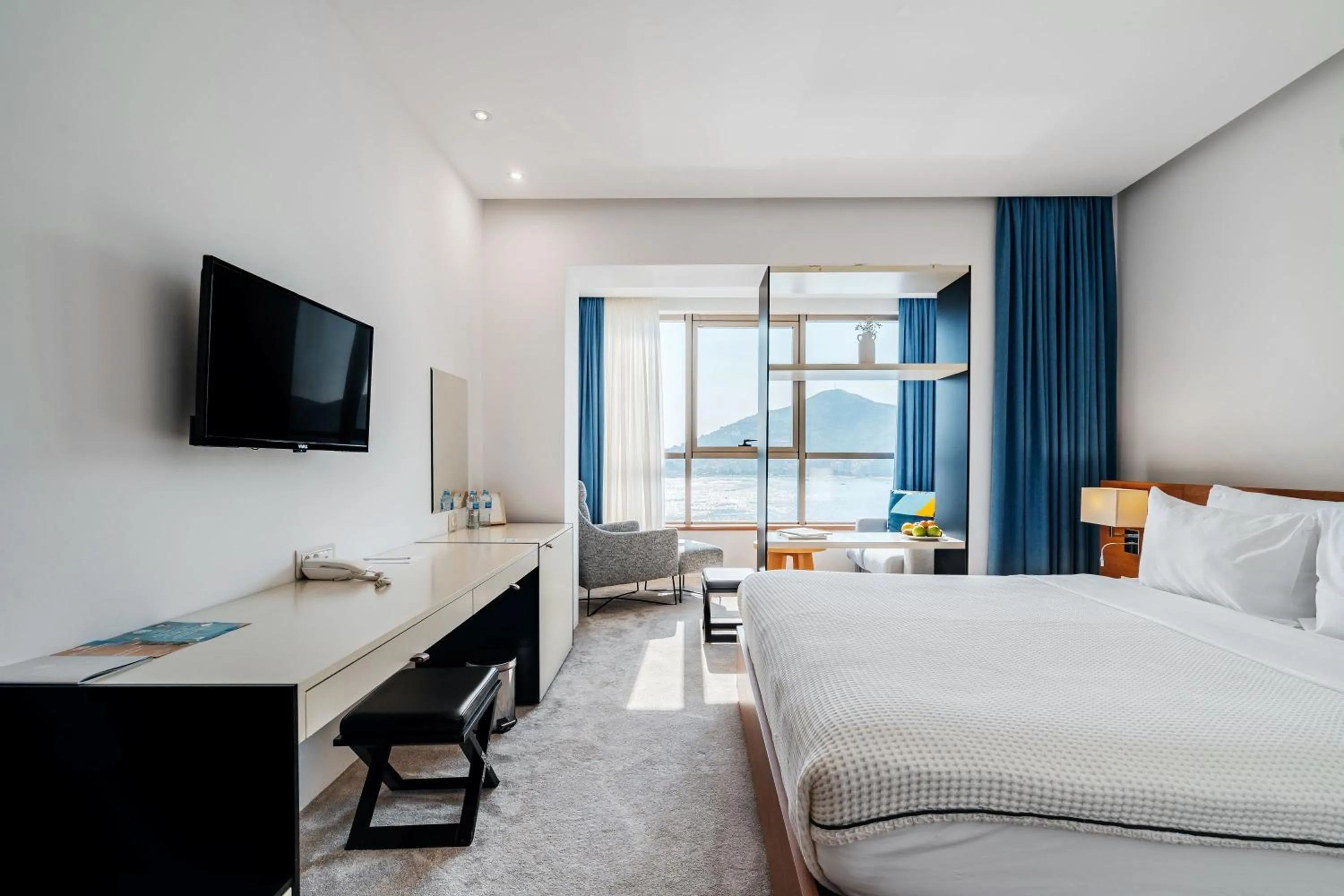 Sea view, Bed in Hotel Harmonia by Dukley