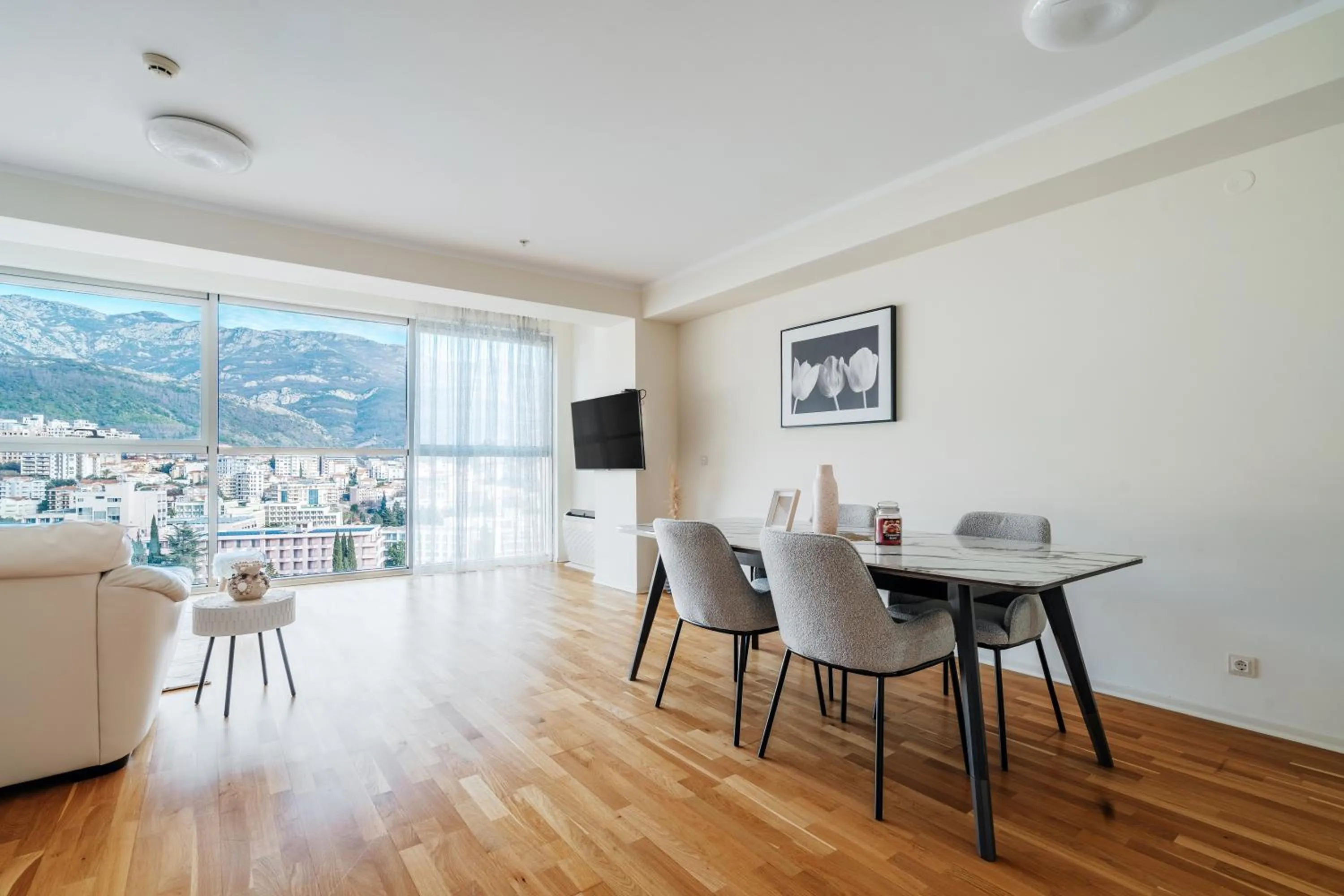 Dining area in Hotel Harmonia by Dukley