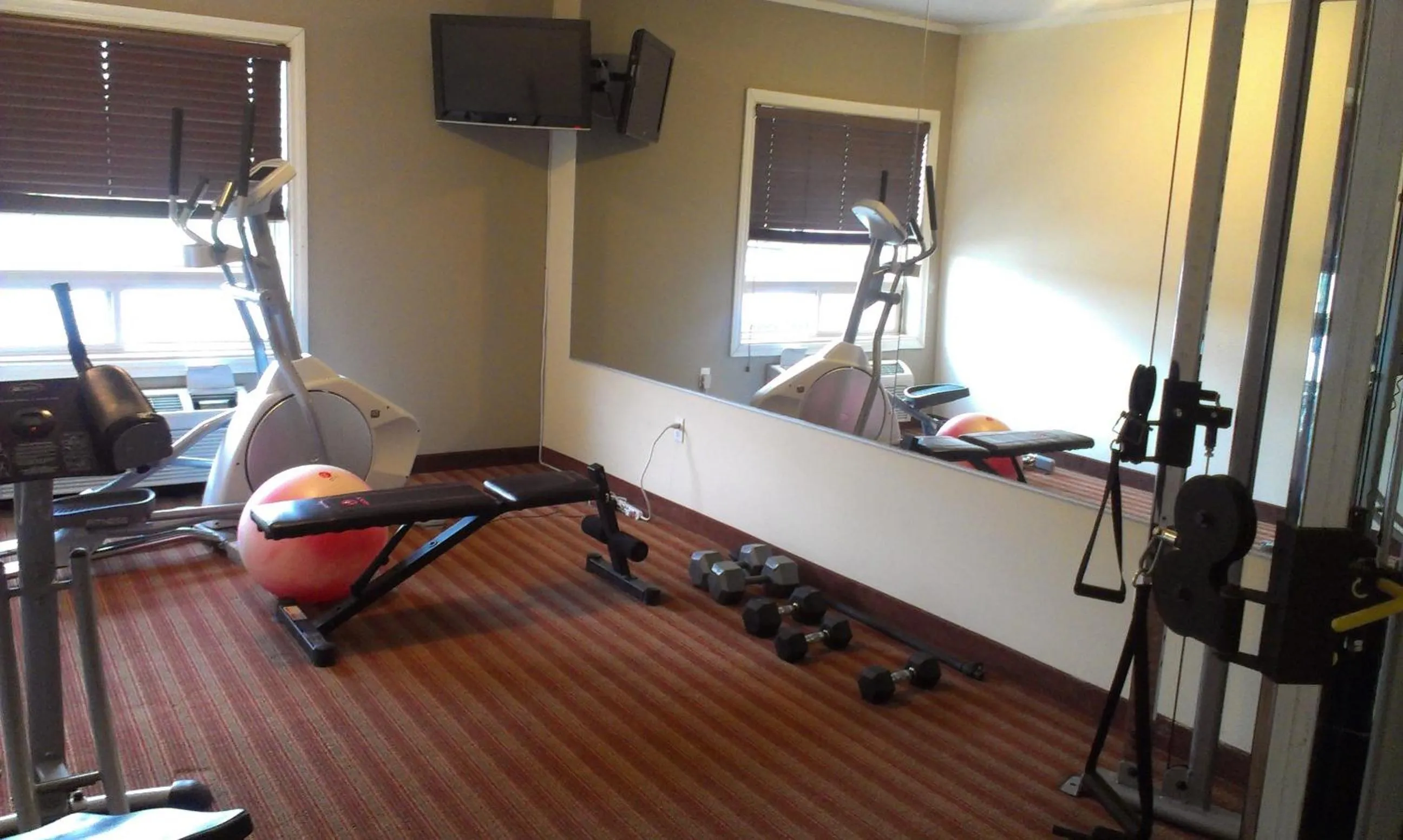 Fitness centre/facilities in Sigma Inn & Suites Hudson's Hope